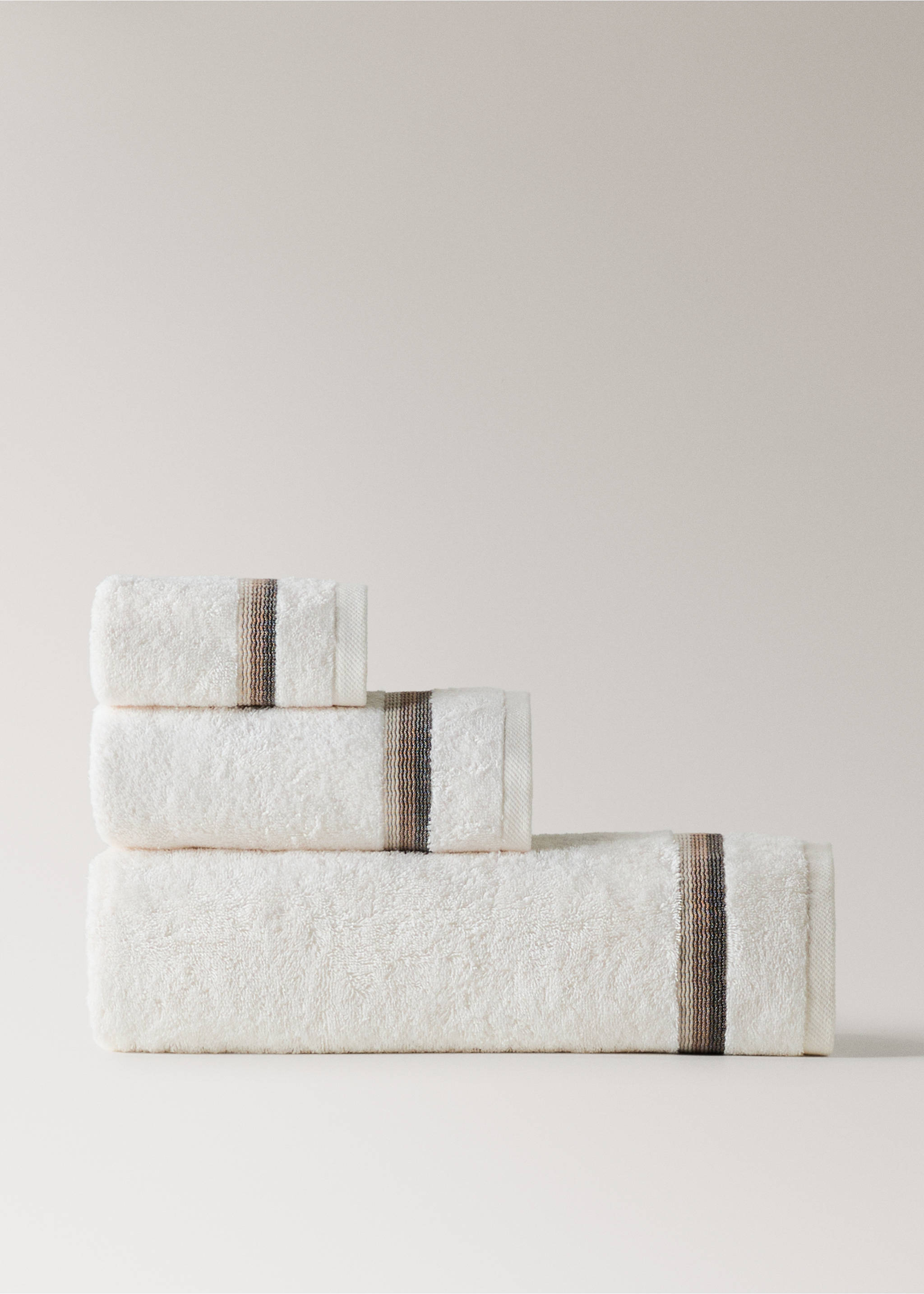 Washbasin towel with striped trim - Article without model, Sand. Ref: 17021603-00.