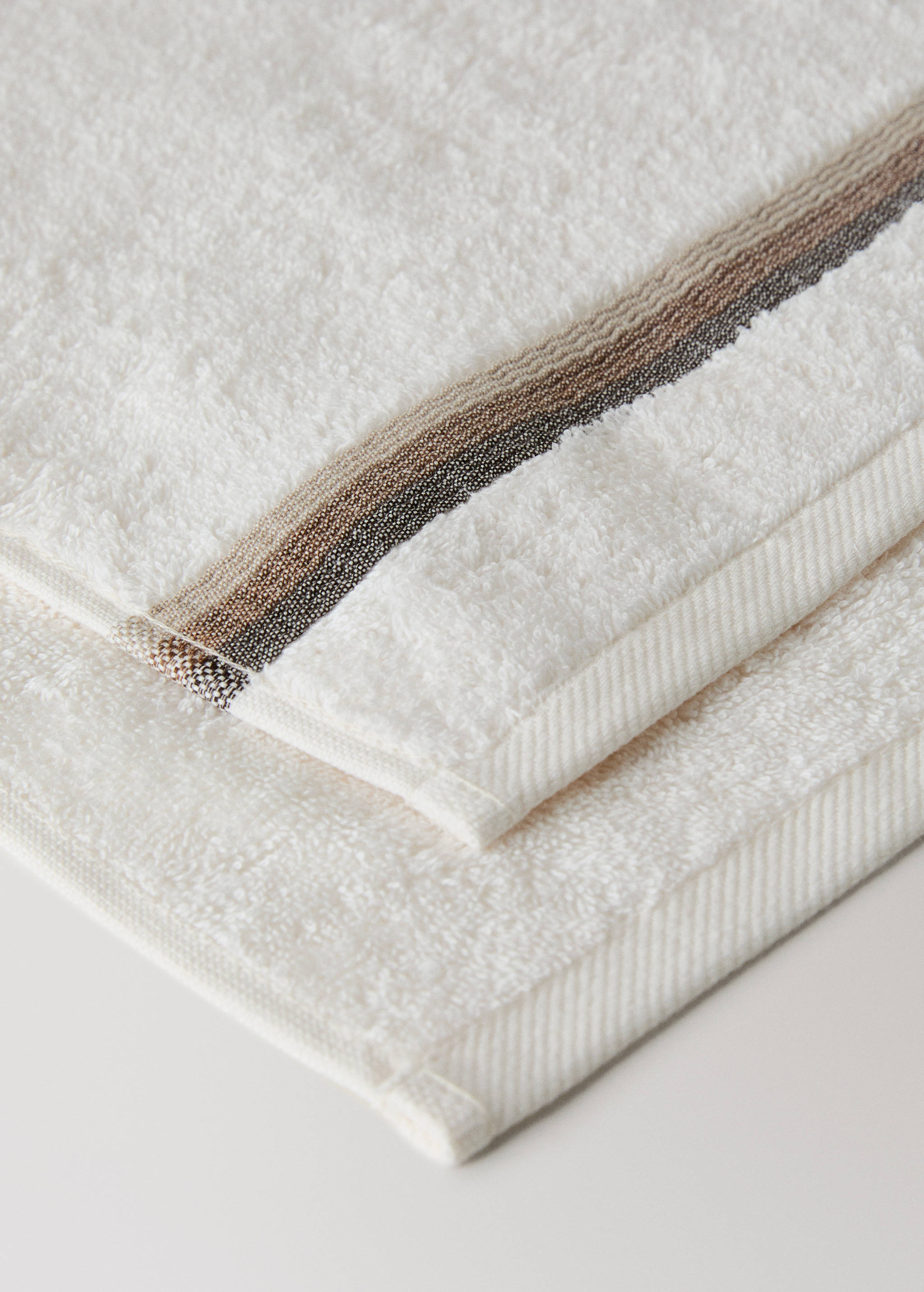 Hand towel with striped trim - Details of the article 2