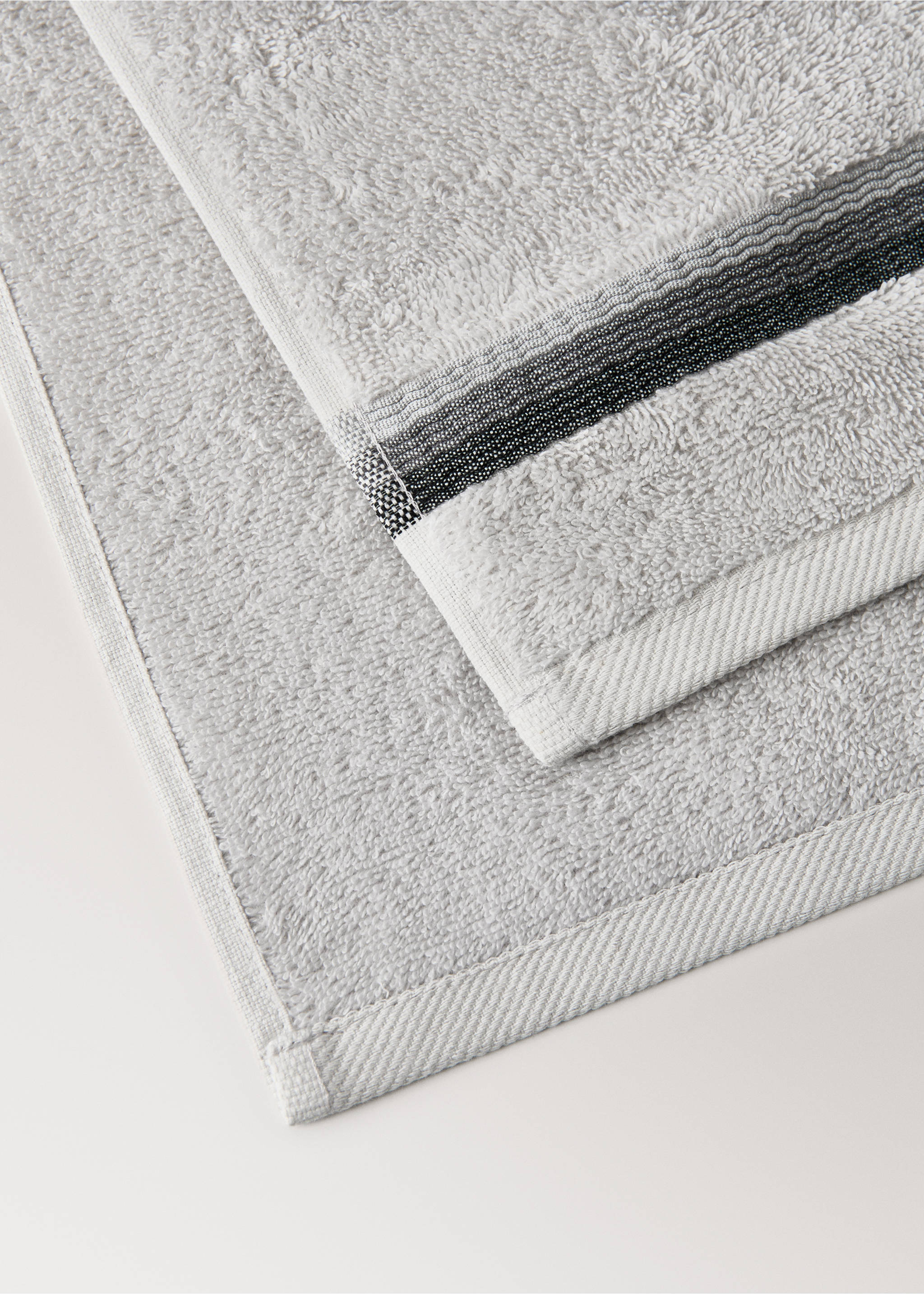 Hand towel with striped trim - Details of the article 2, Light Heather Grey. Ref: 17021604-00.