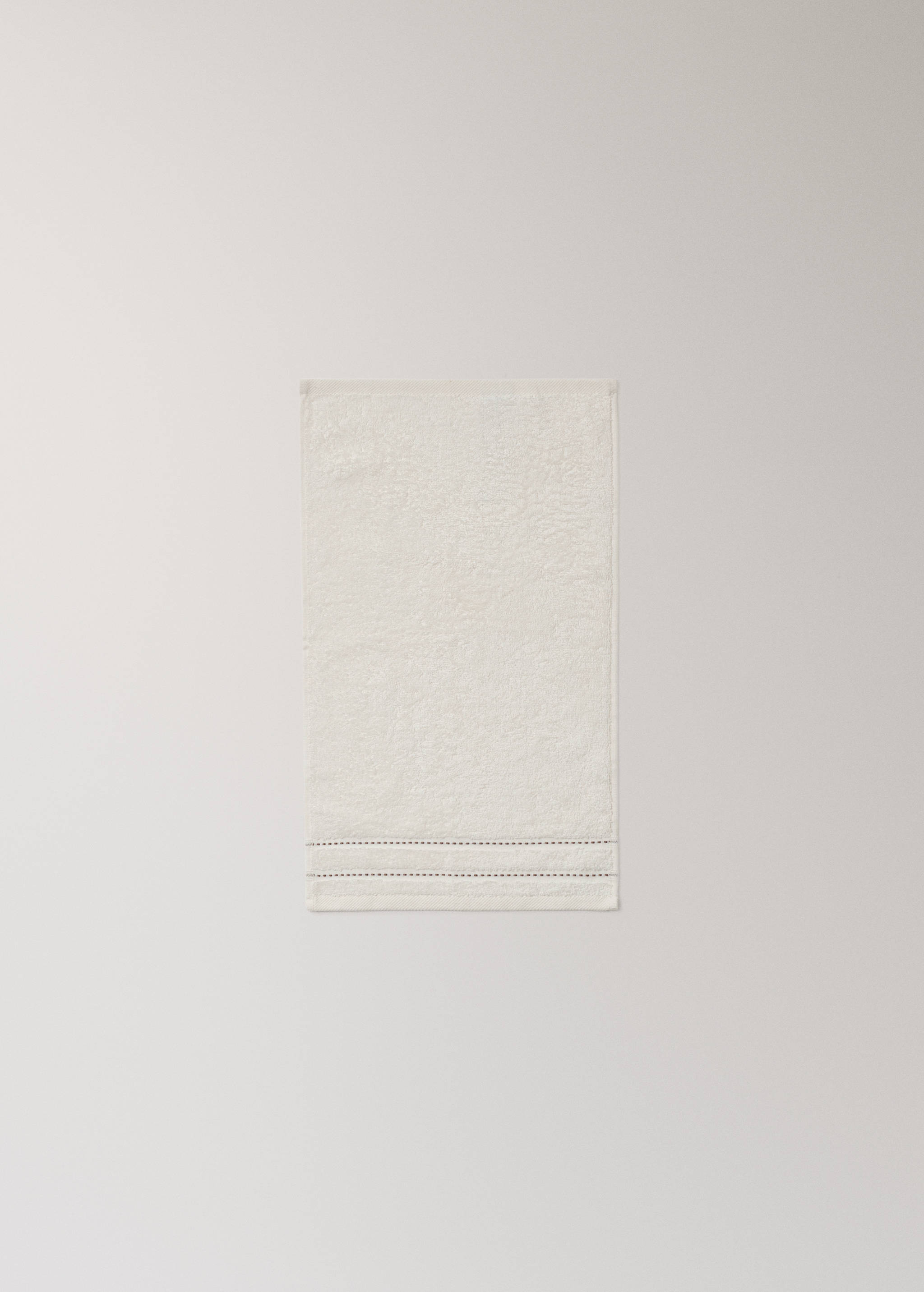 Cotton guest towel with embroidered dots - Details of the article 3