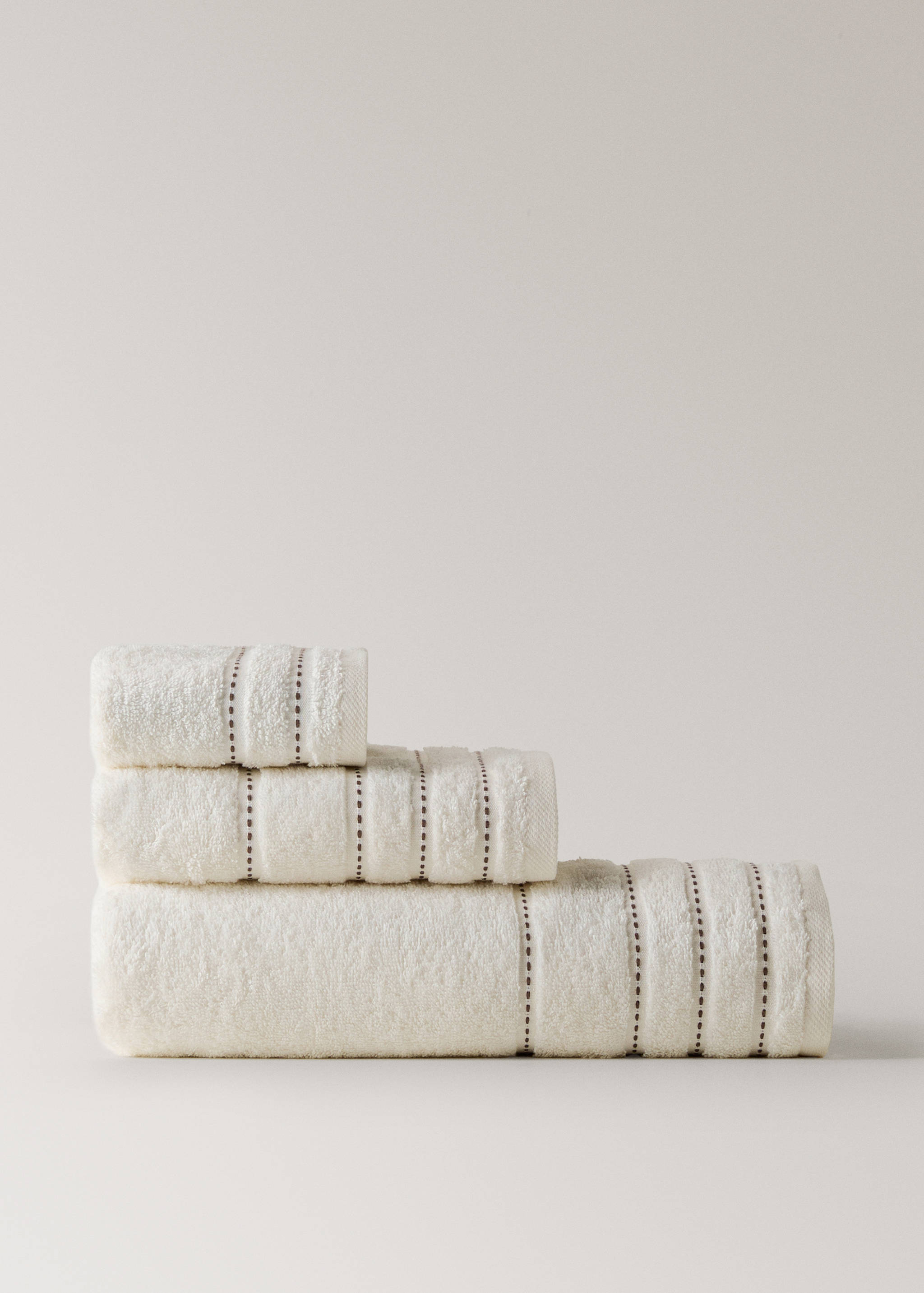 Cotton guest towel with embroidered dots - Article without model