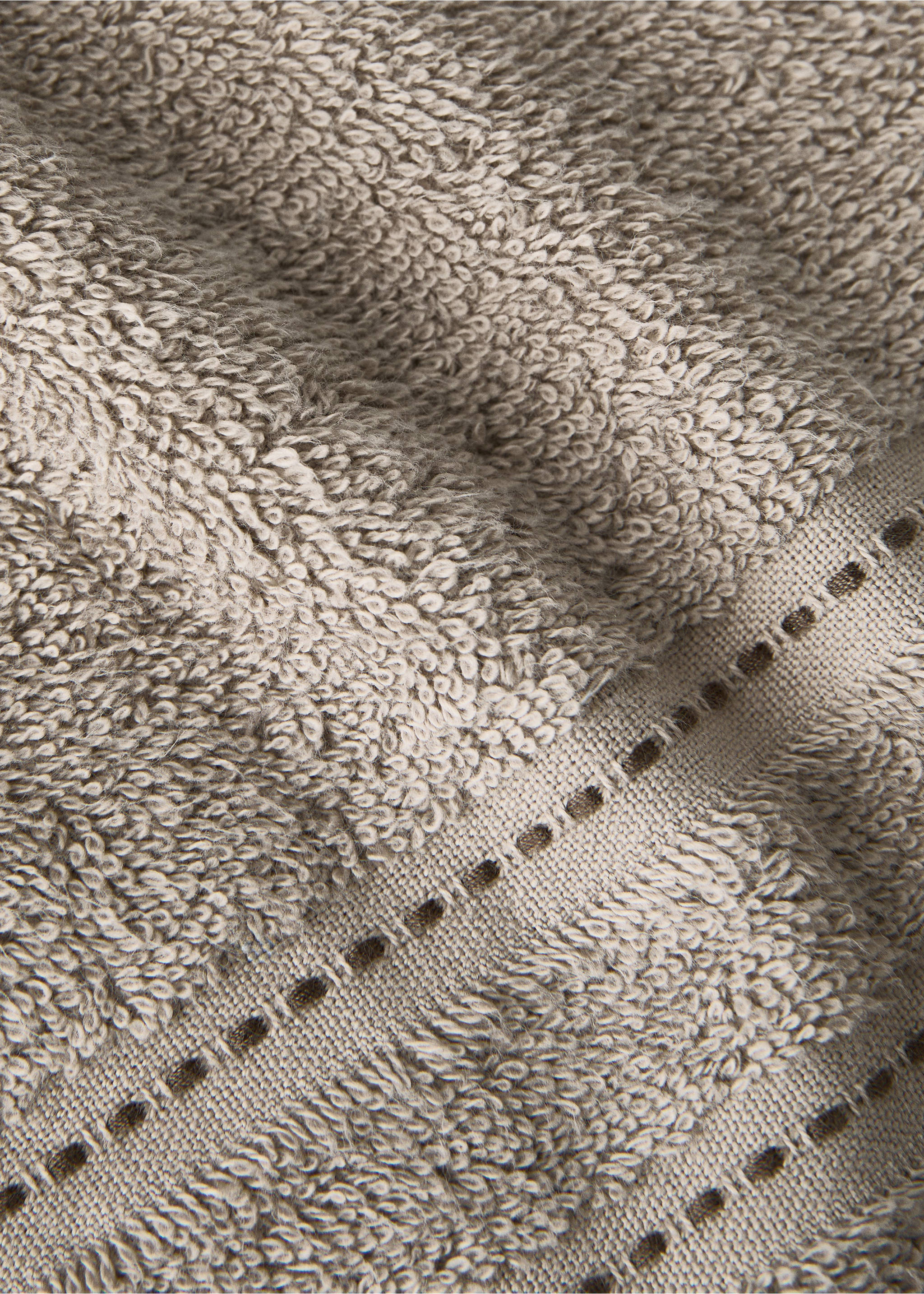 Cotton guest towel with embroidered dots - Details of the article 1, Medium Brown. Ref: 17021605-00.