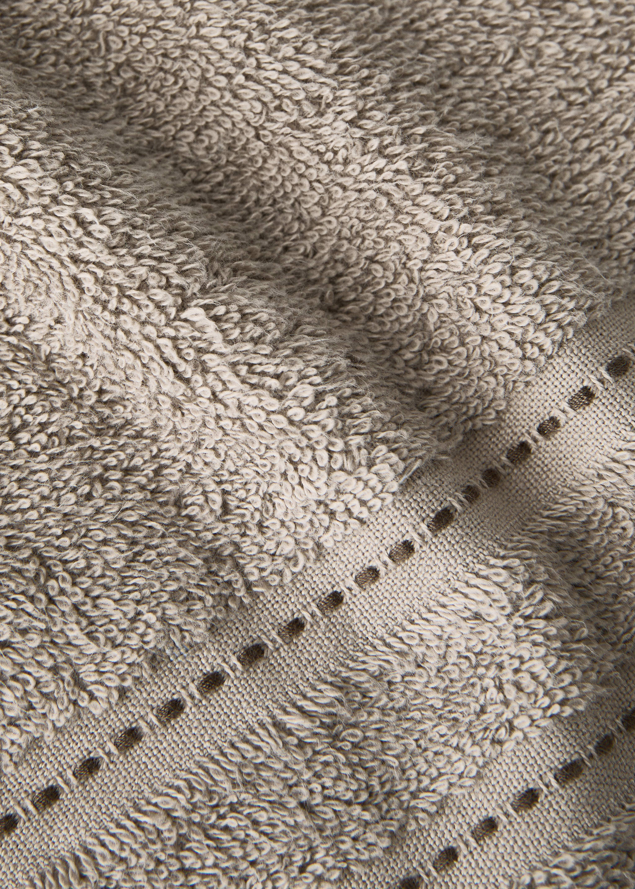 Cotton guest towel with embroidered dots - Details of the article 1