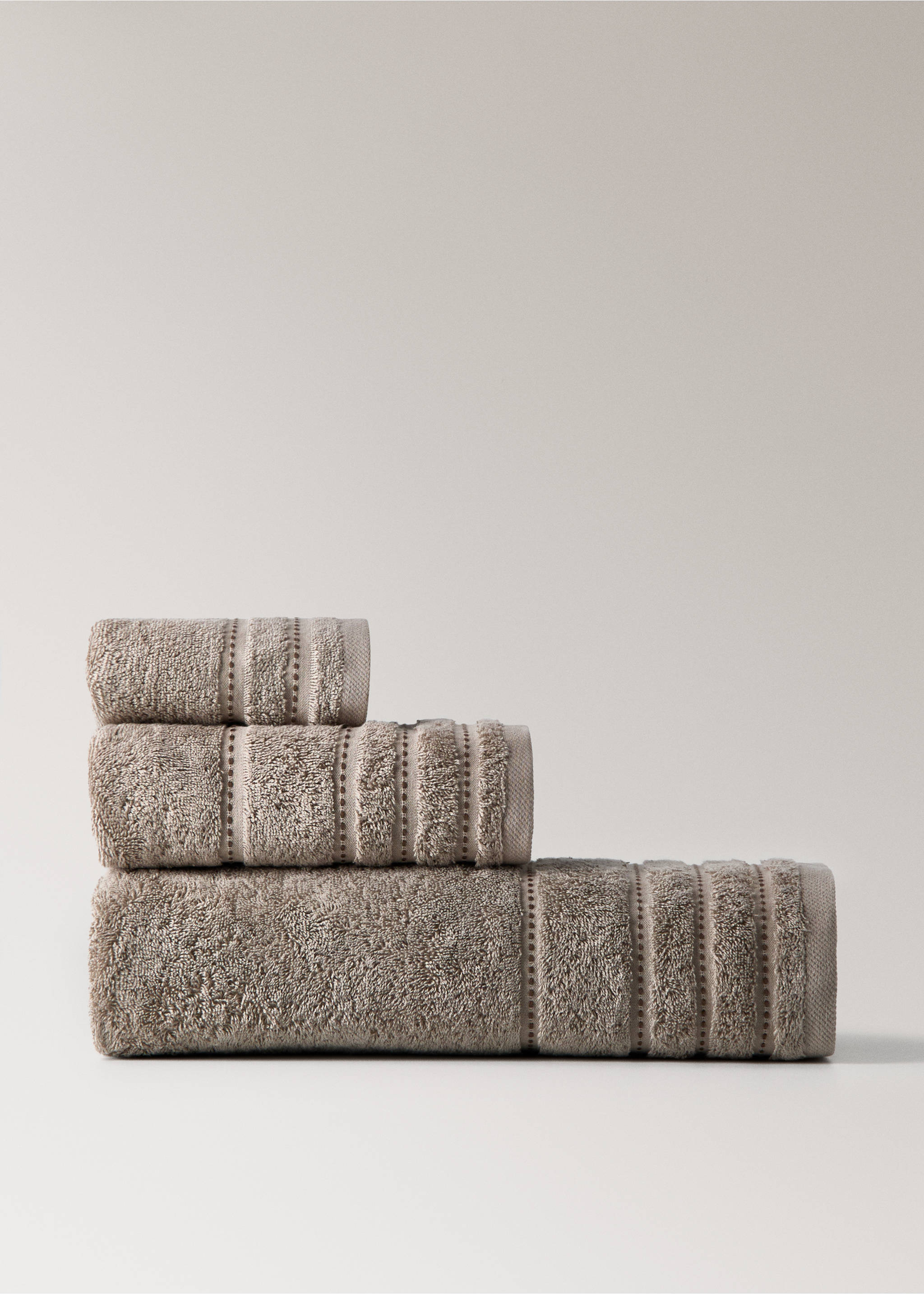 Cotton guest towel with embroidered dots - Article without model, Medium Brown. Ref: 17021605-00.