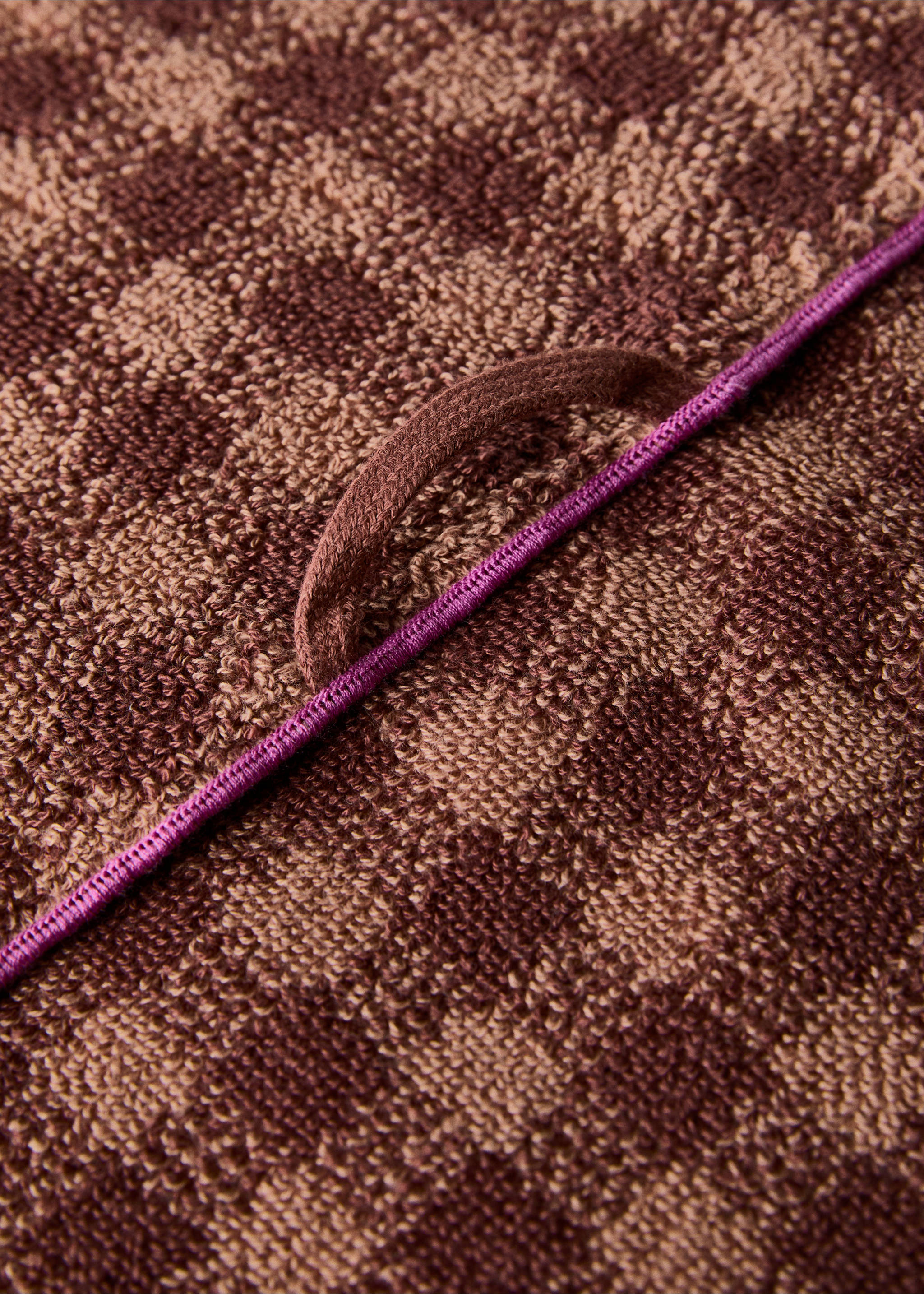 Cotton check-print guest towel with overlock stitching - Details of the article 3, Burnt Orange. Ref: 17021614-00.
