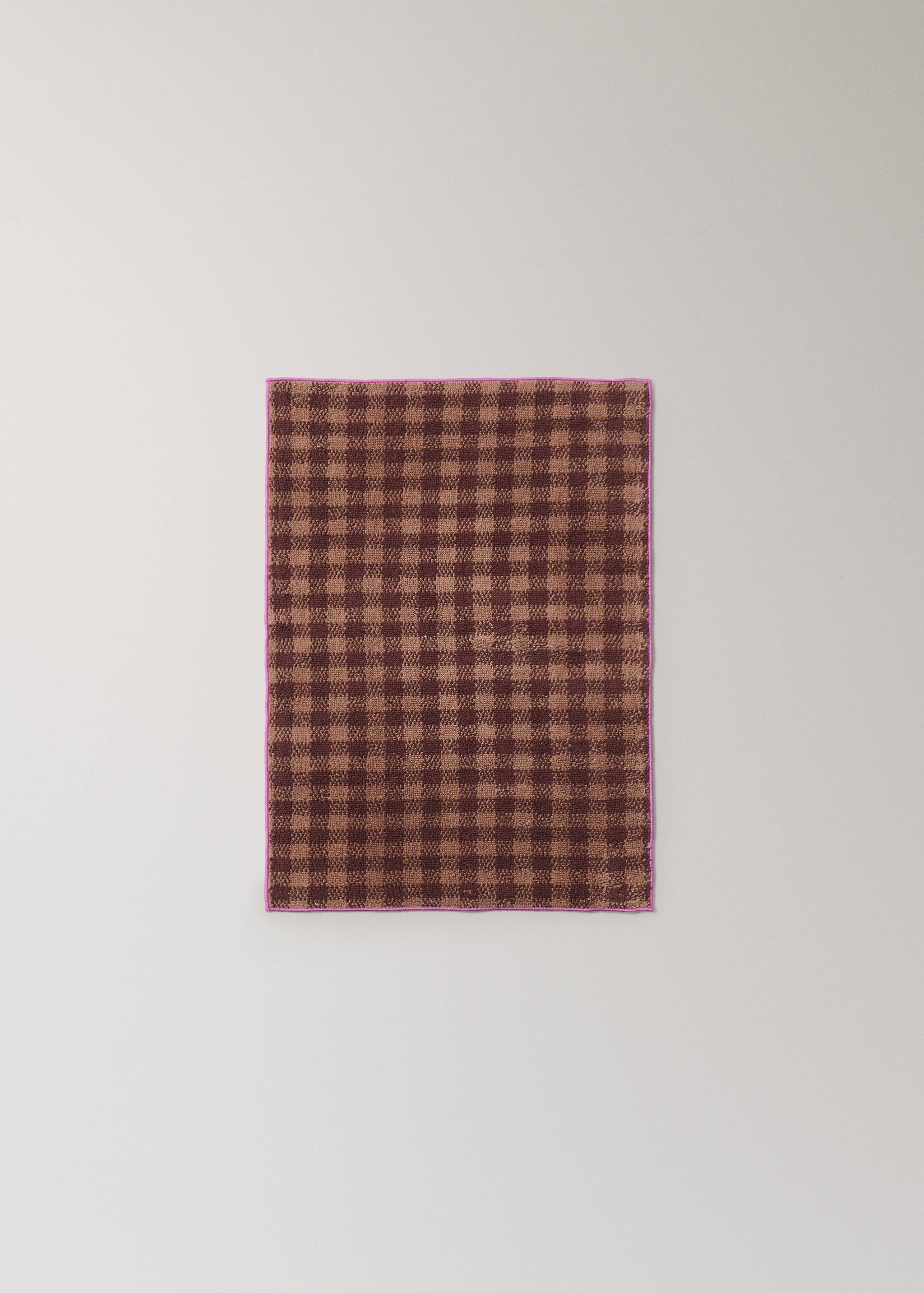 Cotton check-print guest towel with overlock stitching - Details of the article 4