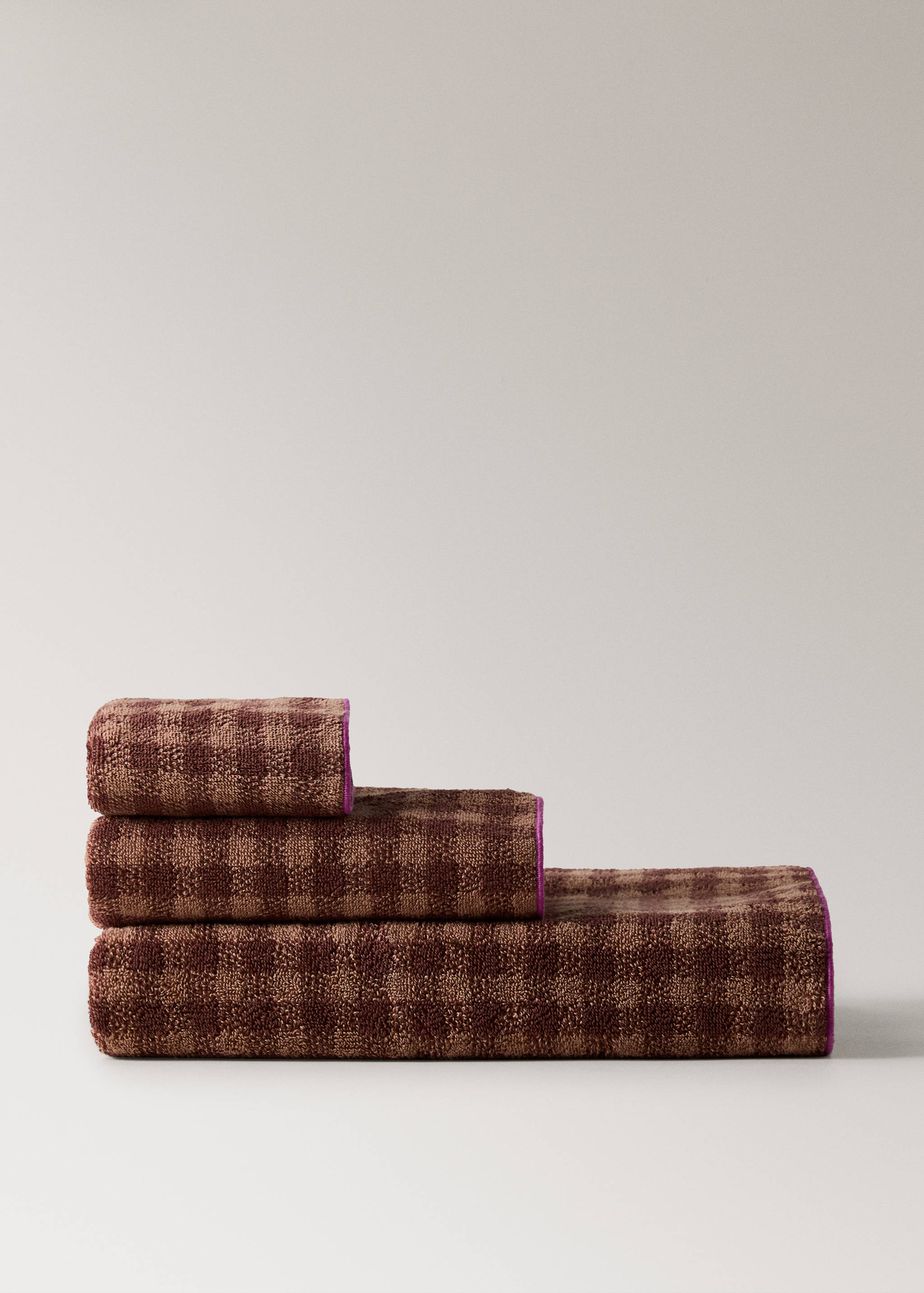 Cotton check-print guest towel with overlock stitching - Article without model