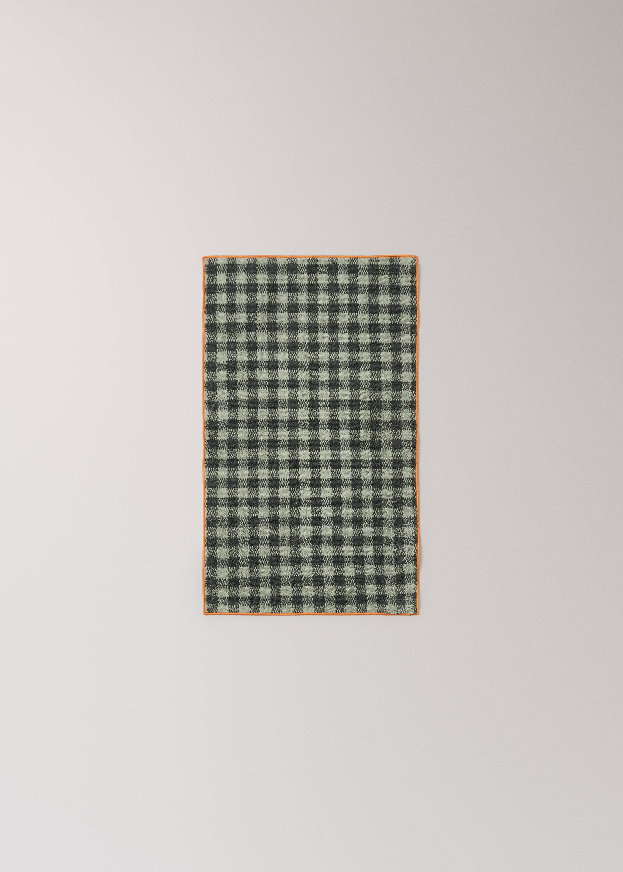Cotton check-print guest towel with overlock stitching - Details of the article 4