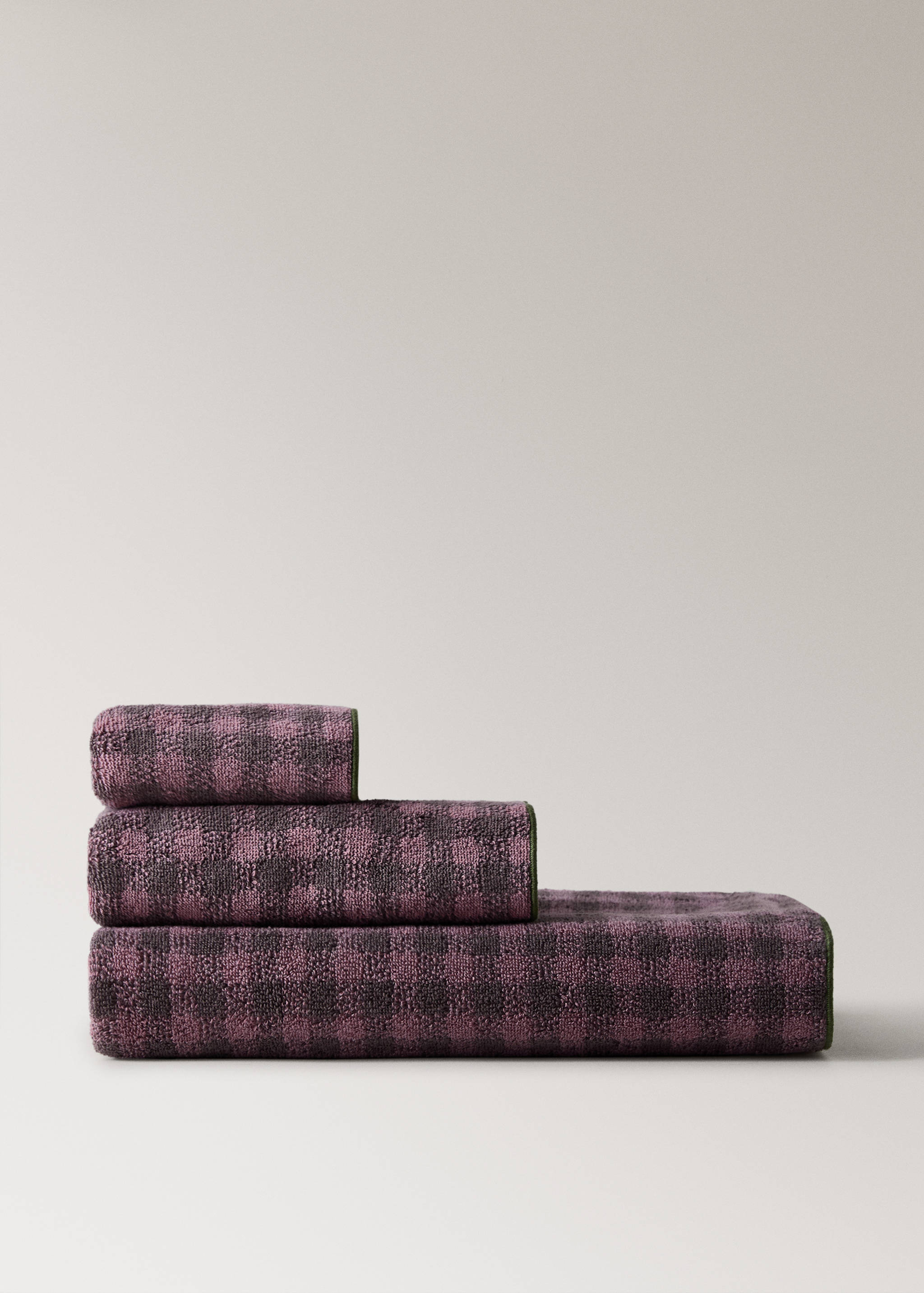 Cotton check-print guest towel with overlock stitching - Article without model