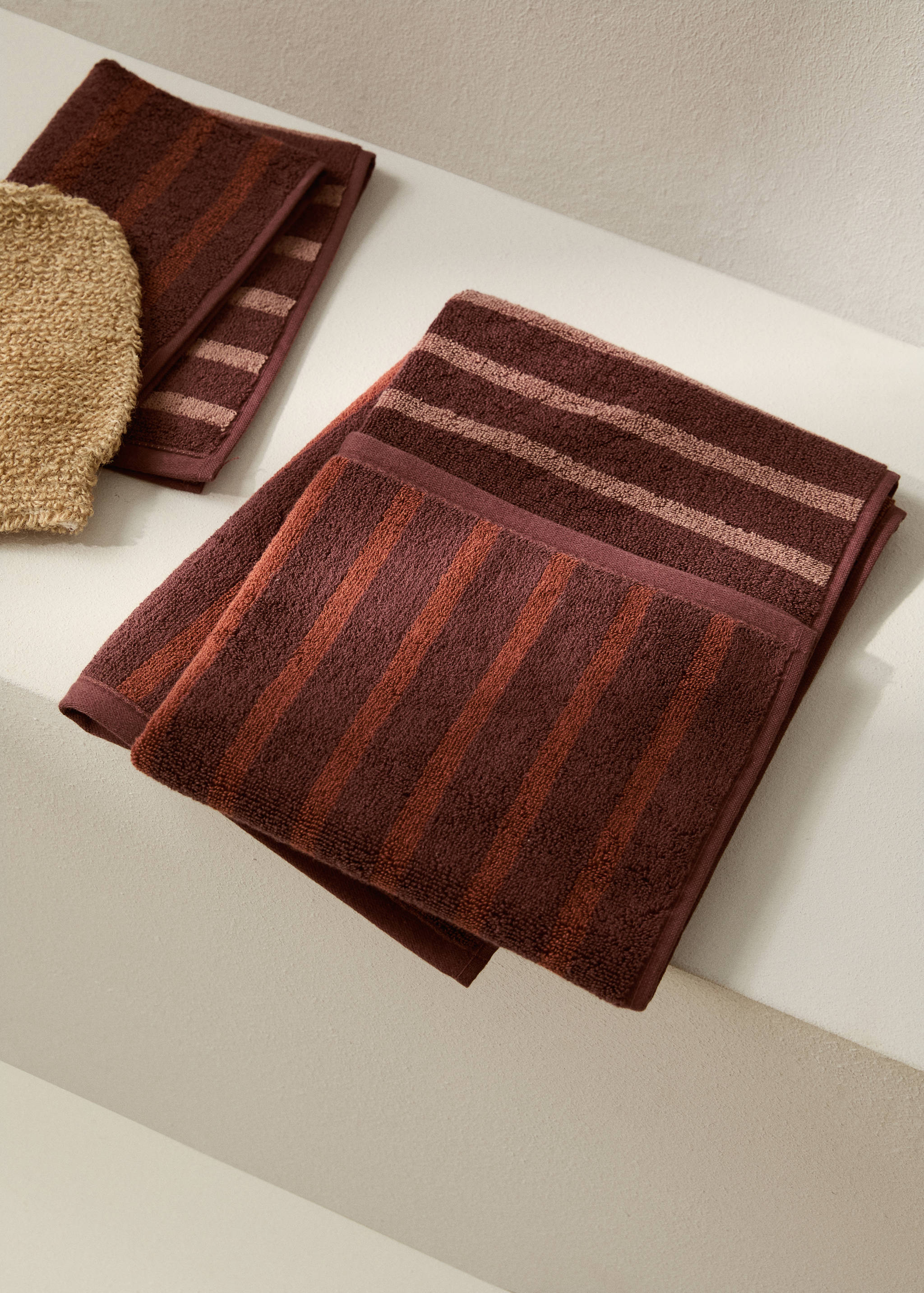 Cotton washbasin towel with two-tone stripes - General plane