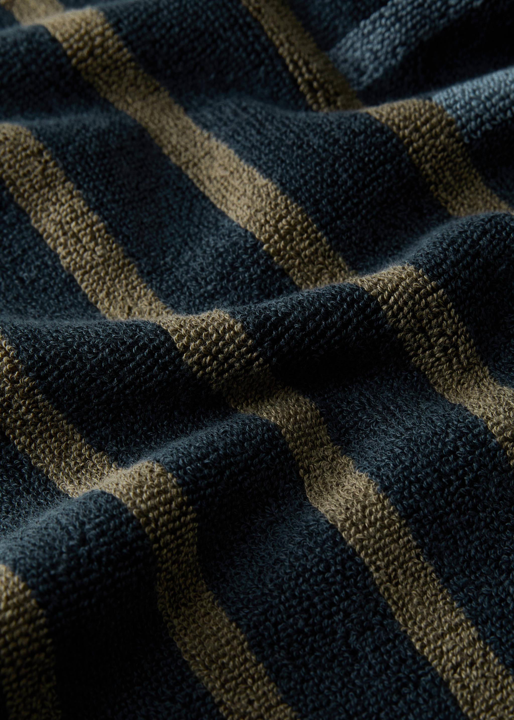 Cotton washbasin towel with two-tone stripes - Details of the article 1