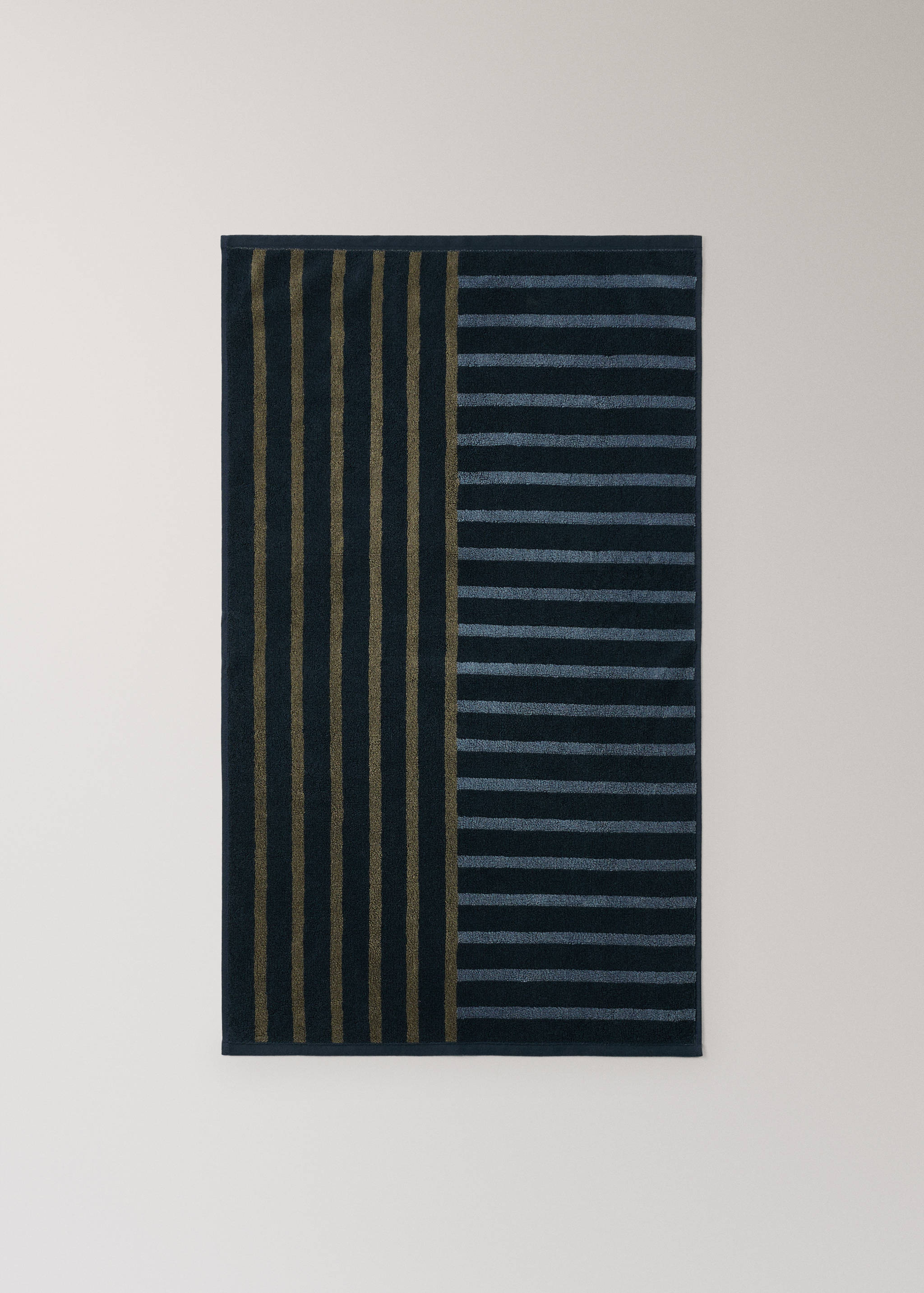 Cotton washbasin towel with two-tone stripes - Details of the article 4