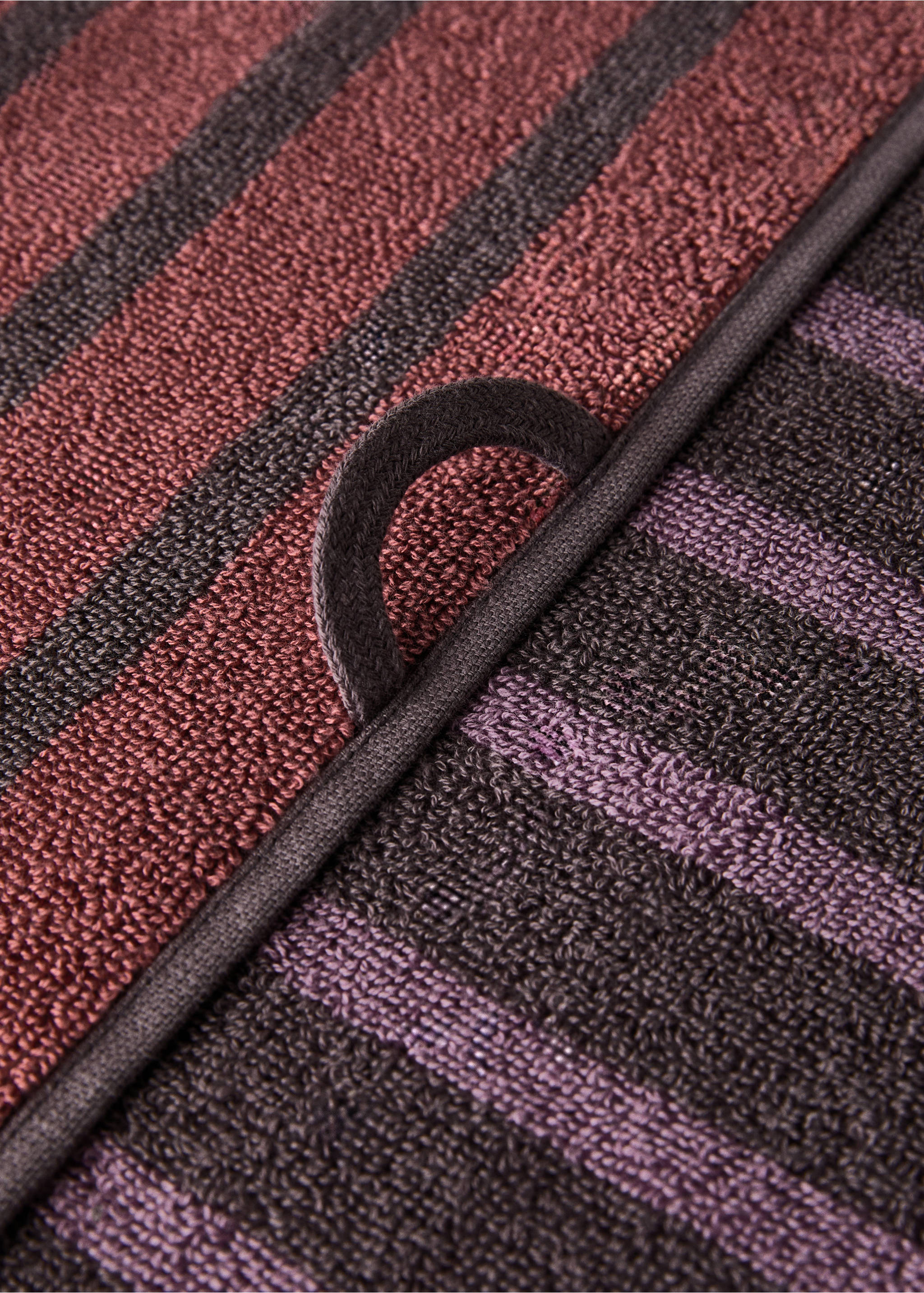 Cotton washbasin towel with two-tone stripes - Details of the article 3, Purple. Ref: 17021618-00.