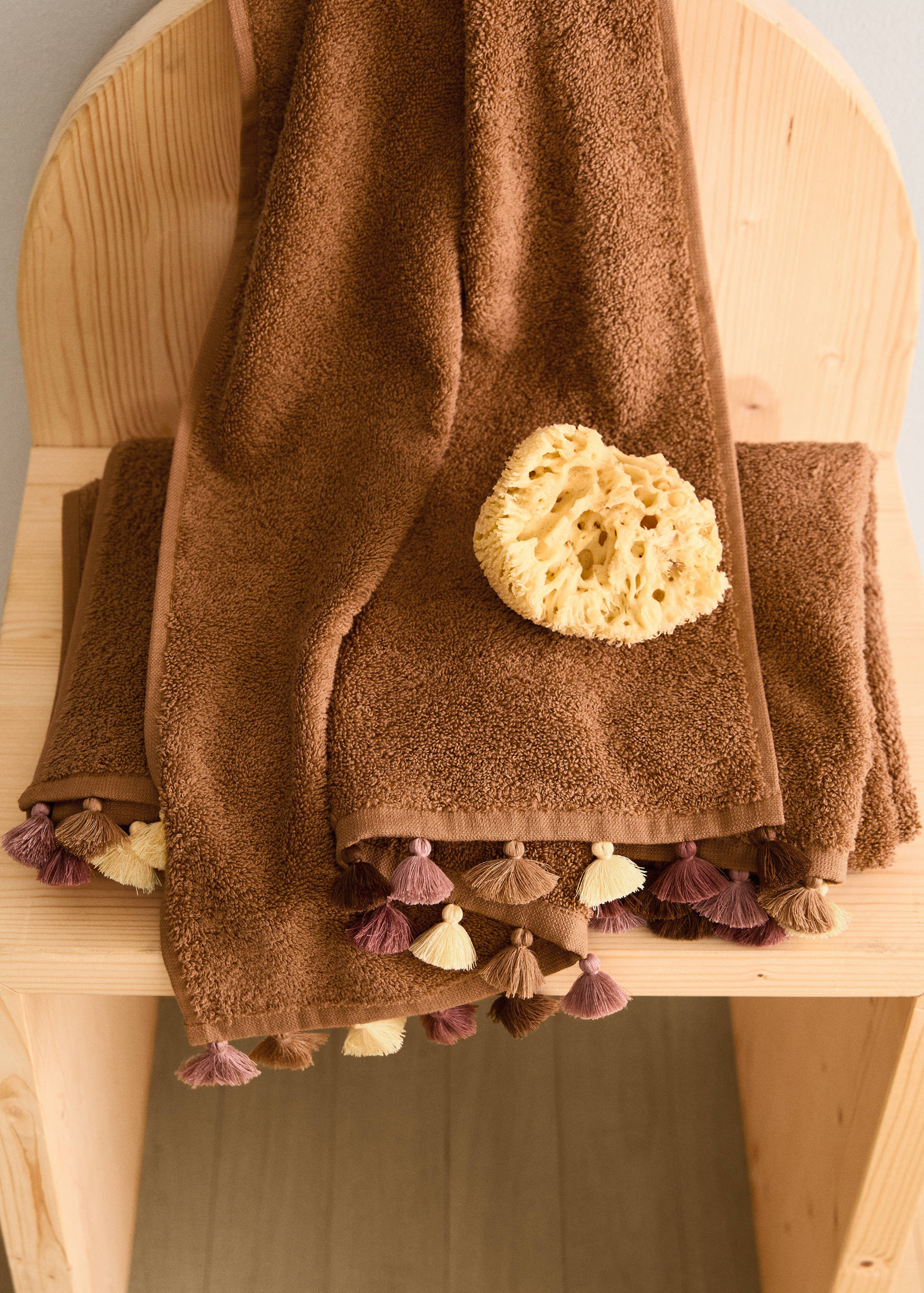 Cotton children's multi-coloured hand towel with pompoms - General plane