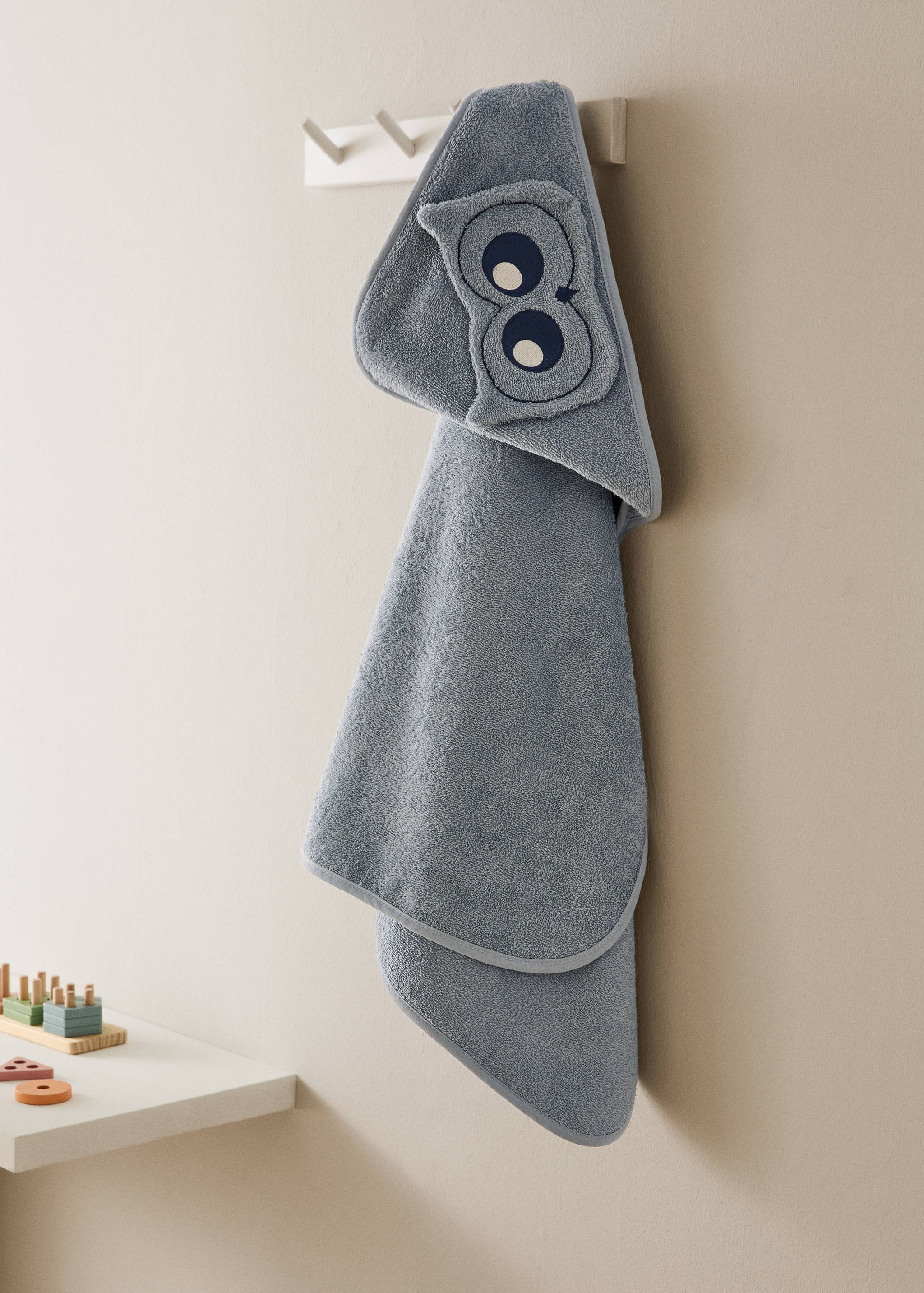 Children's terry bath cape with owl design - General plane