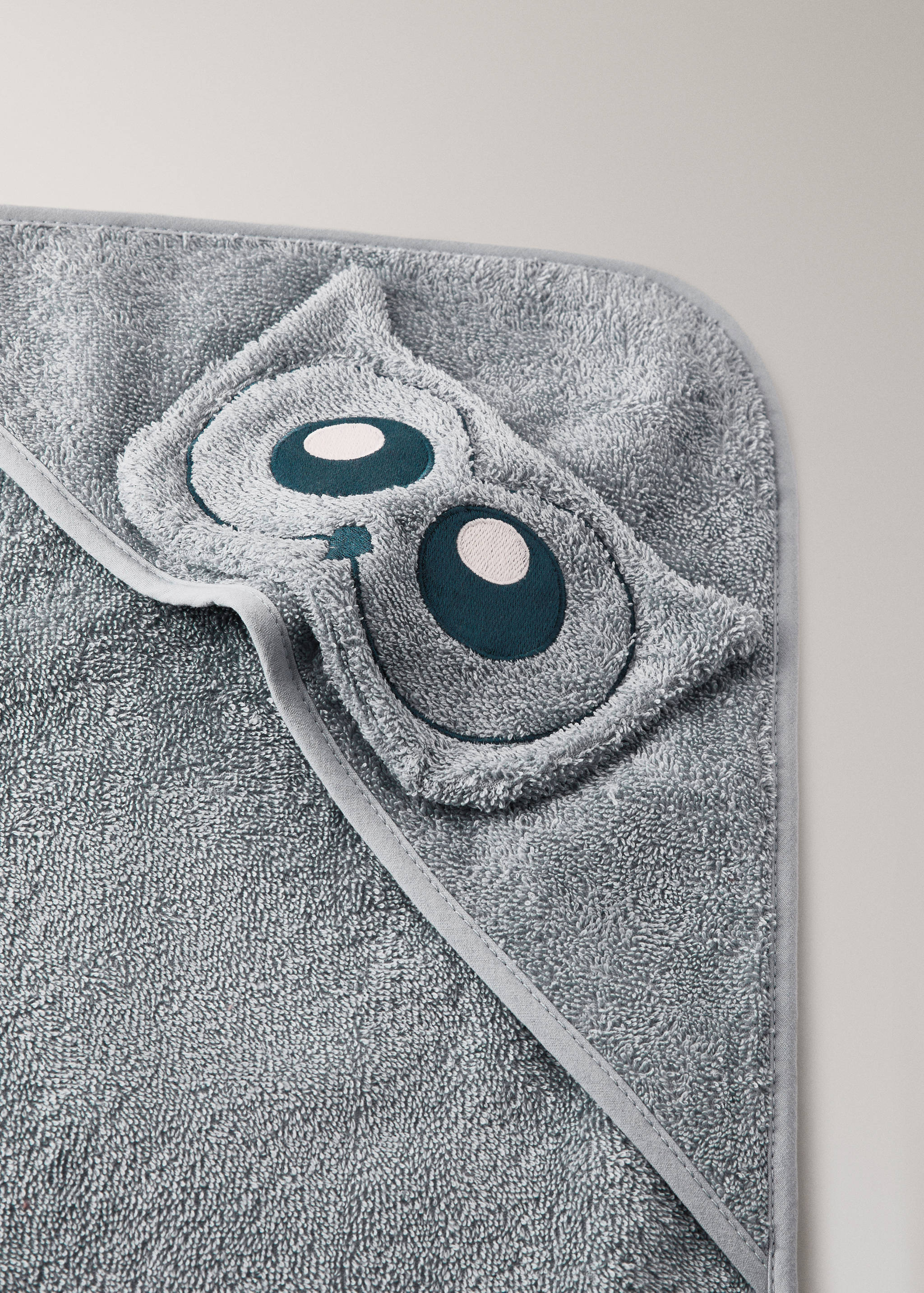 Children's terry bath cape with owl design - Details of the article 2