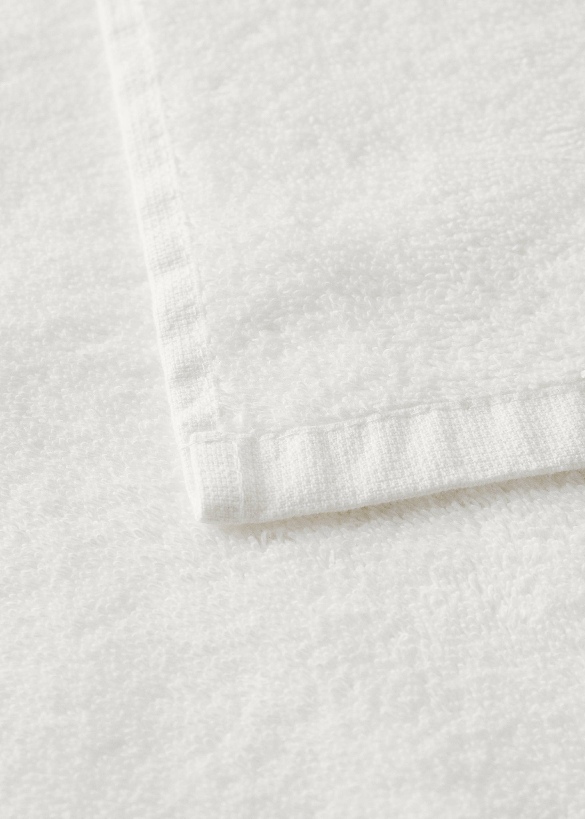 100% cotton bath towel with lace trim - Details of the article 2