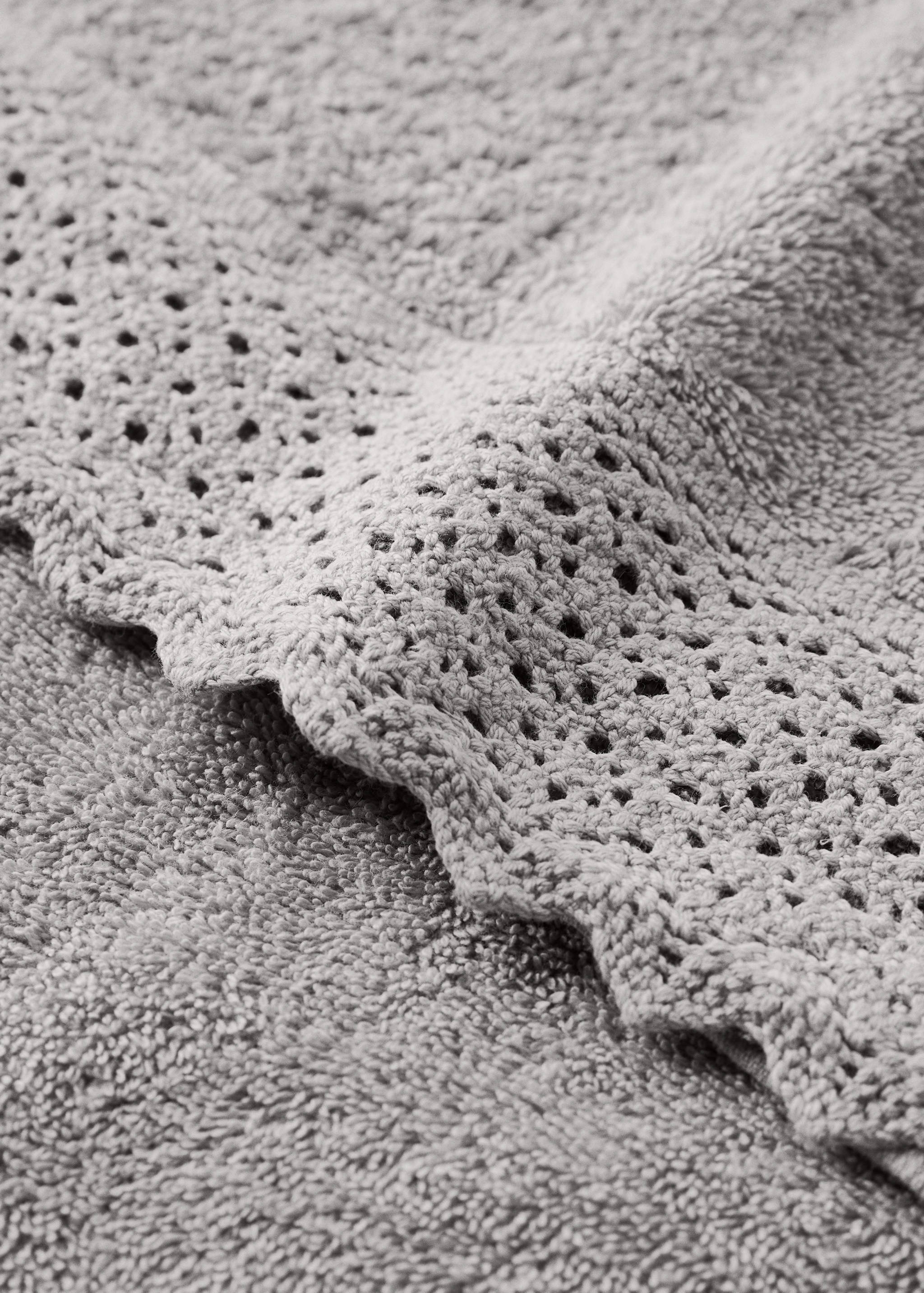 100% cotton bath towel with lace trim - Details of the article 1