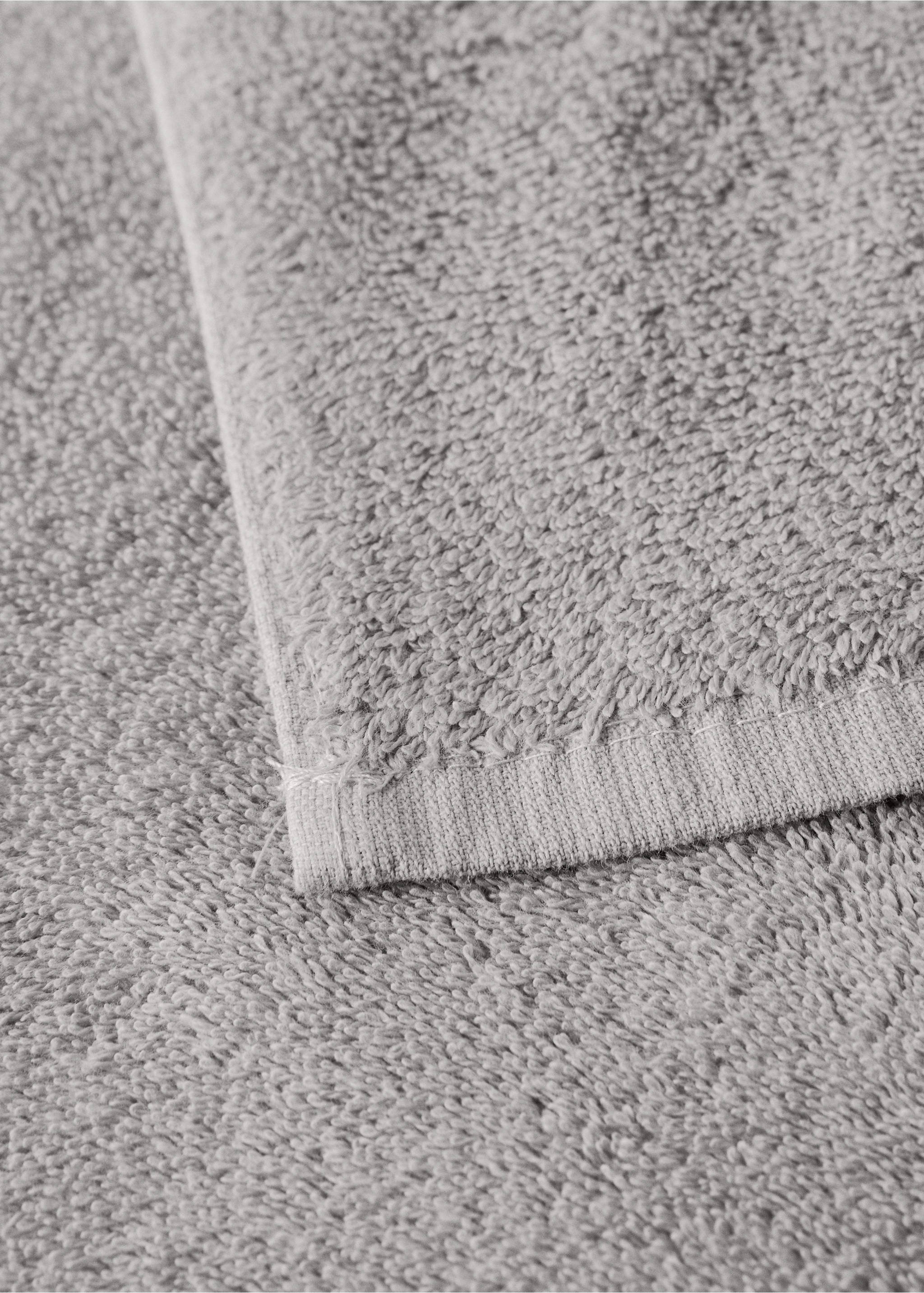 100% cotton bath towel with lace trim - Details of the article 2, Light Heather Grey. Ref: 17021635-00.