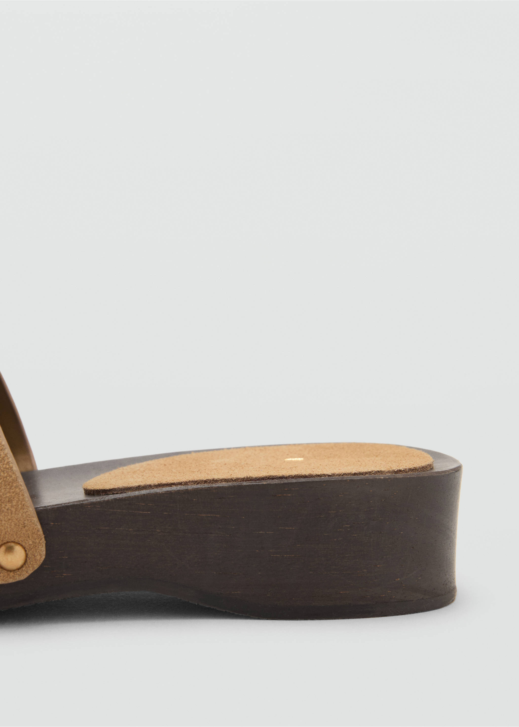 Suede sandals with wooden sole - Details of the article 2, Sand. Ref: 17022030-00.