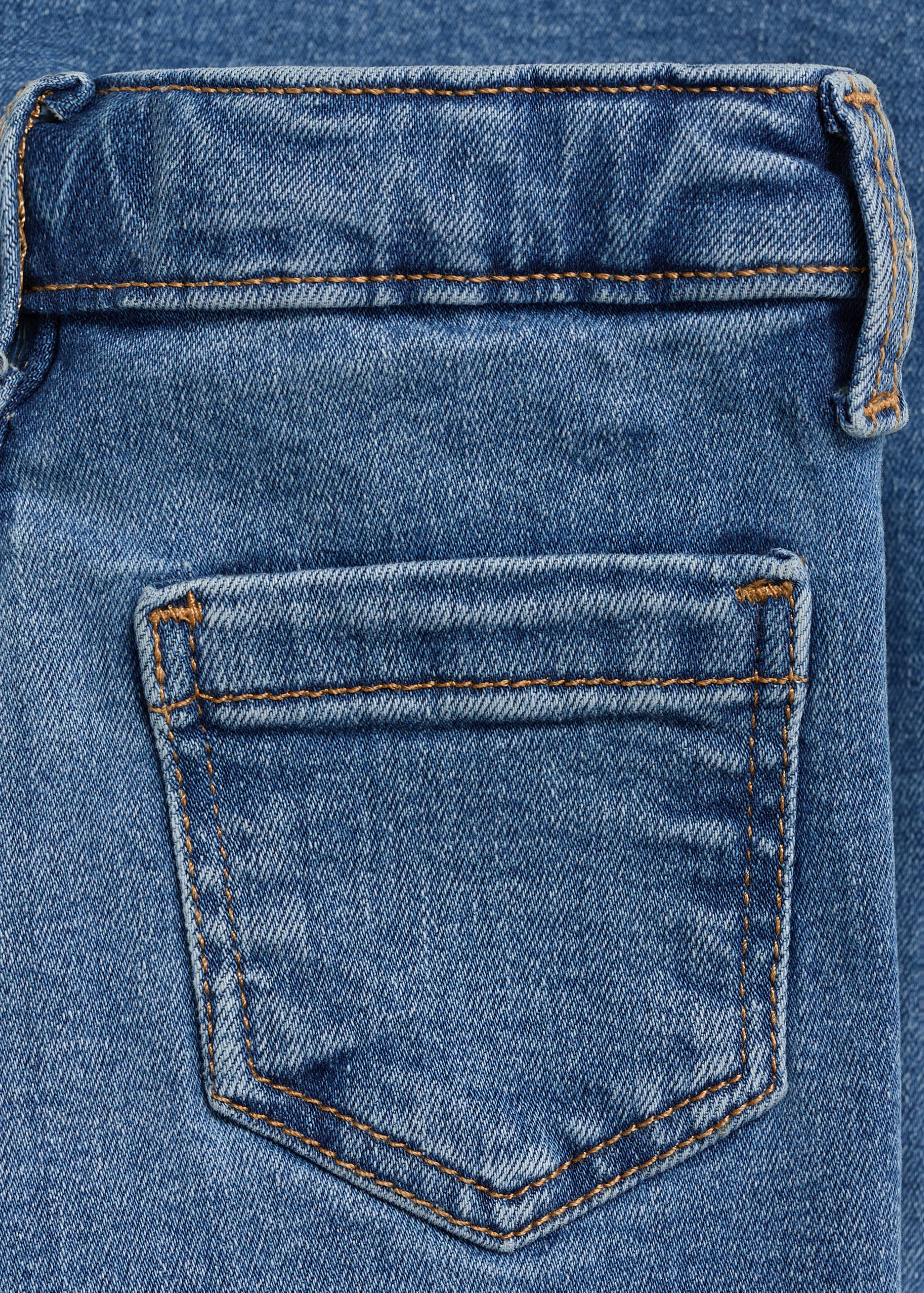 Seamless jeans with frayed hem - Details of the article 0
