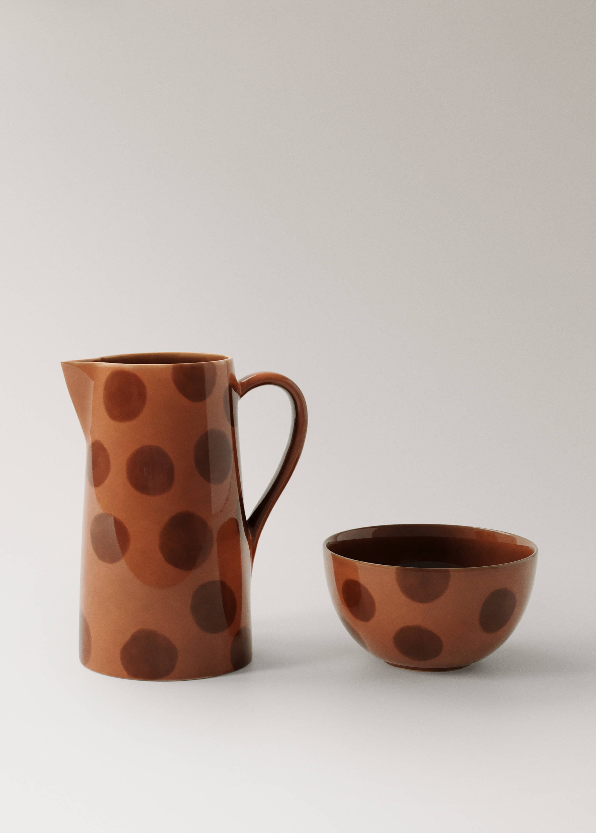 Hand-painted stoneware bowl with spots - Details of the article 3