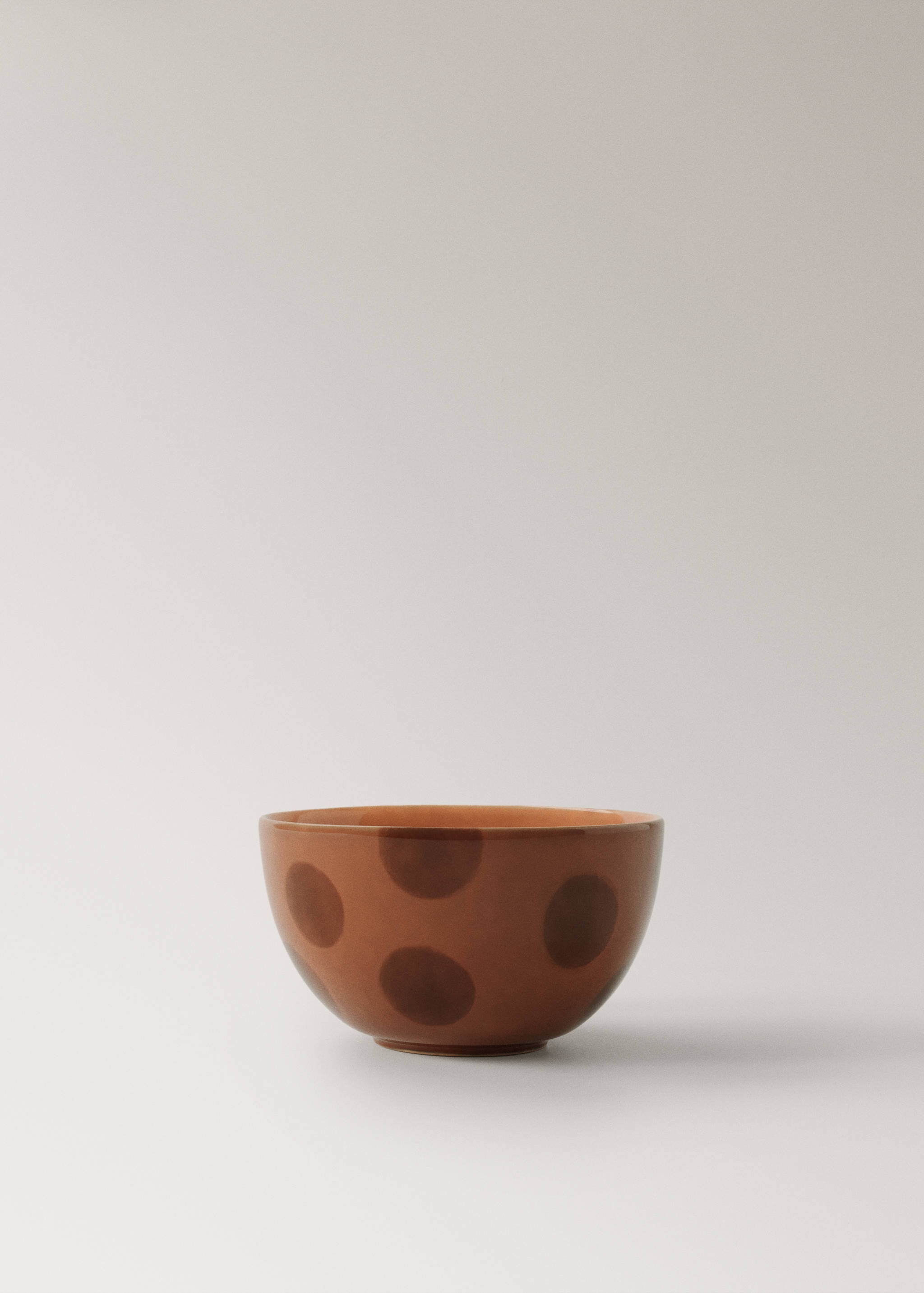Hand-painted stoneware bowl with spots - Article without model