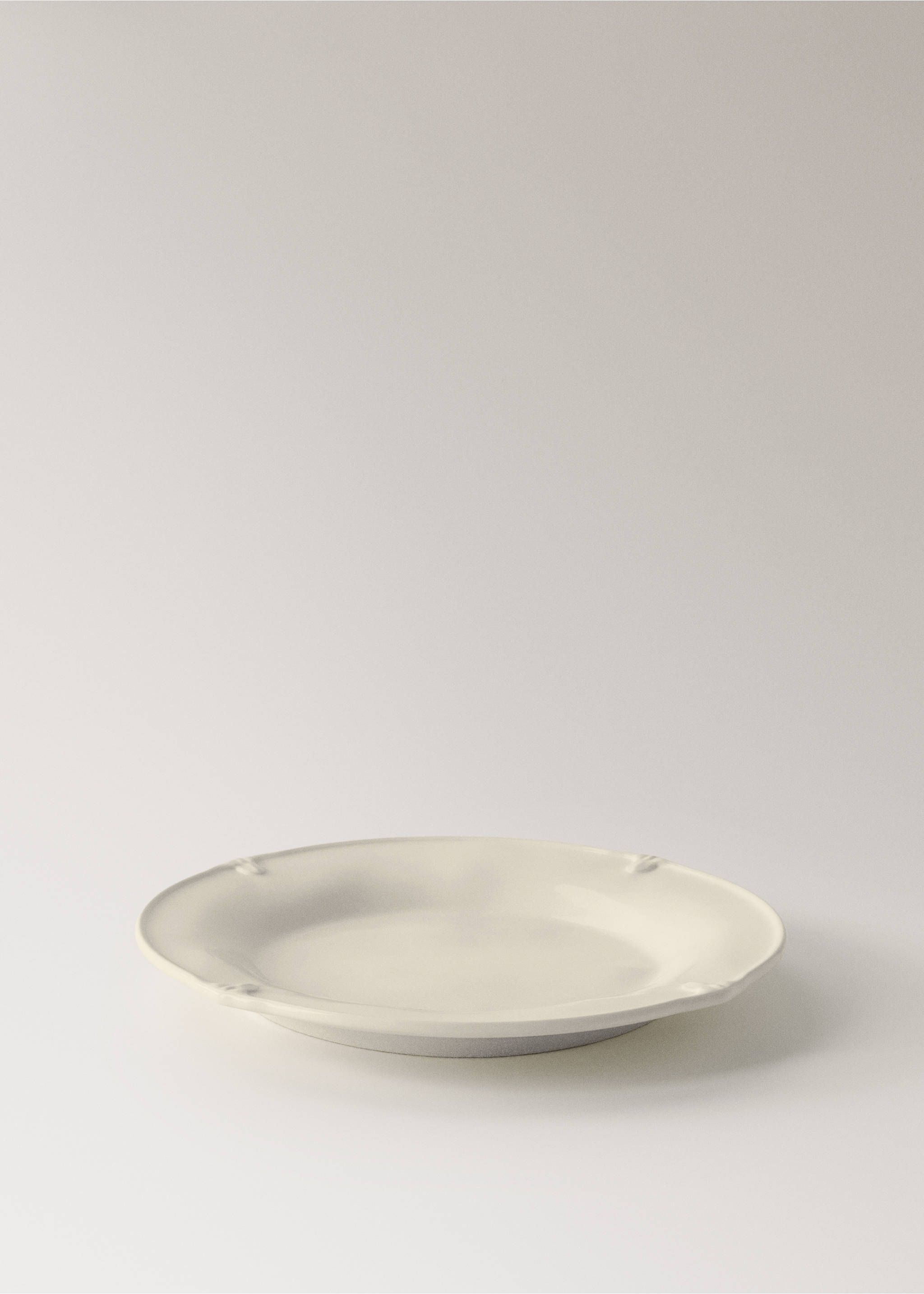 Oval stoneware dessert plate - Details of the article 1, Ecru. Ref: 17022038-00.