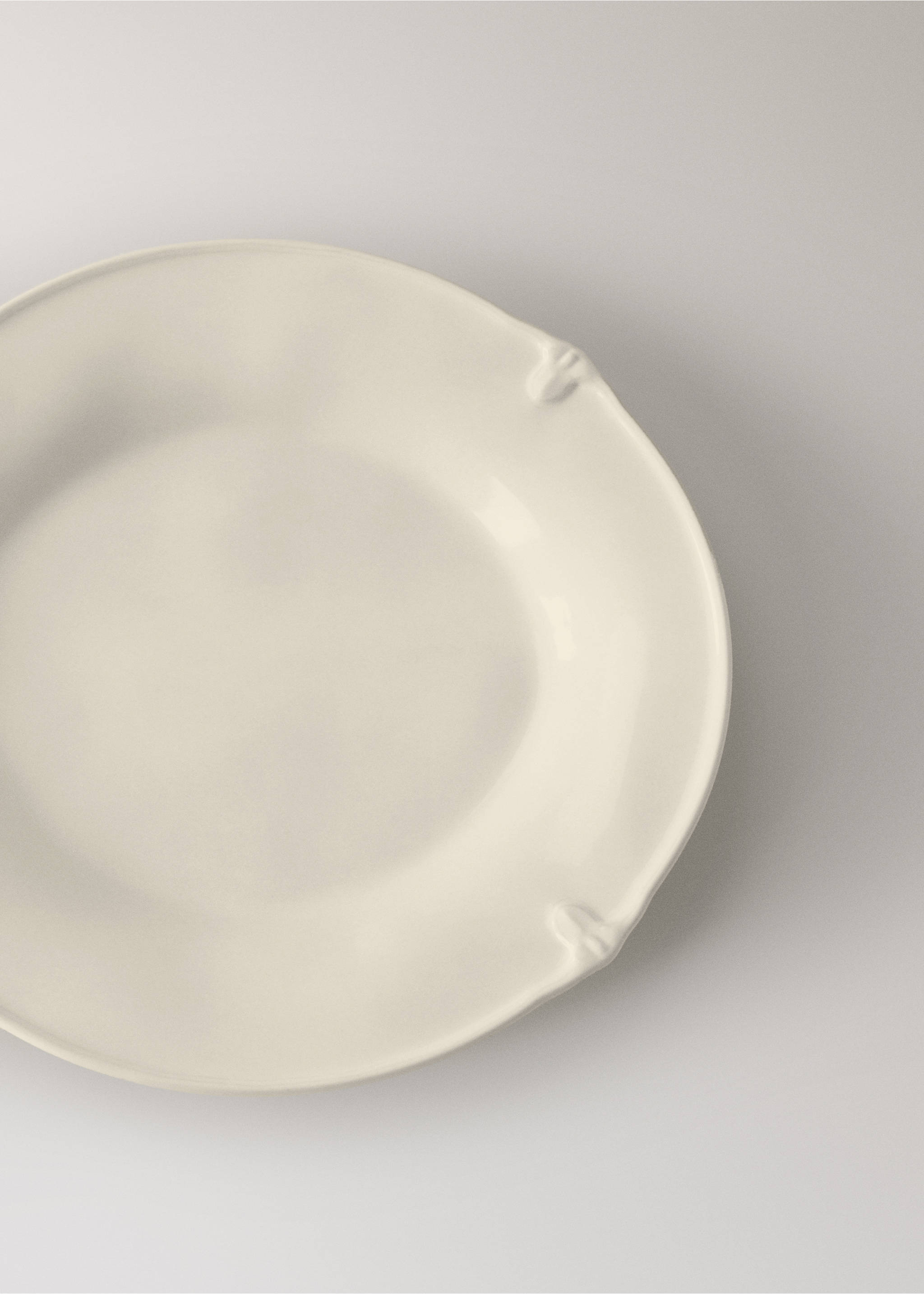Oval stoneware dessert plate - Details of the article 2, Ecru. Ref: 17022038-00.