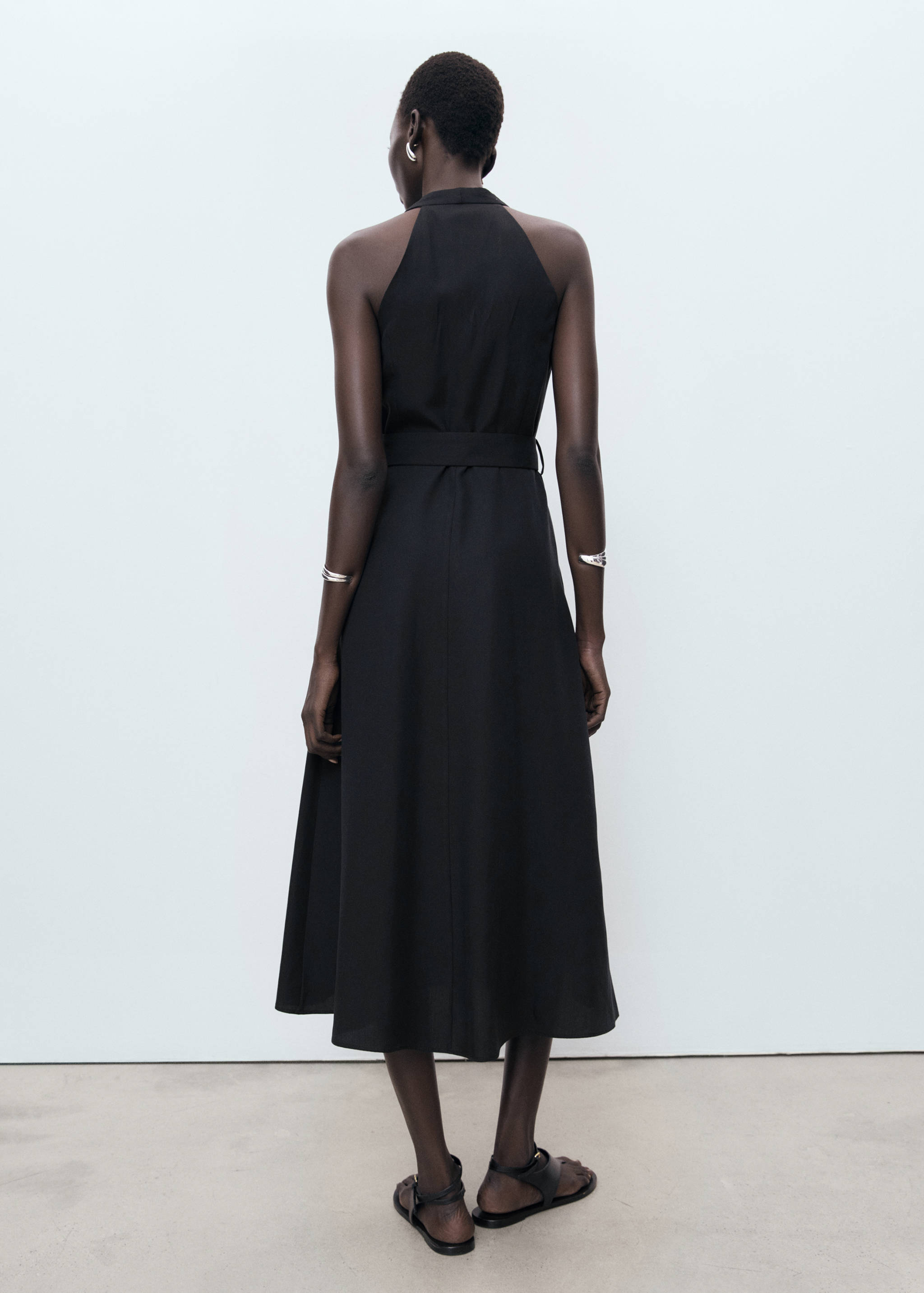 Lyocell-Kleid mit Gürtel - Rückseite des Artikels