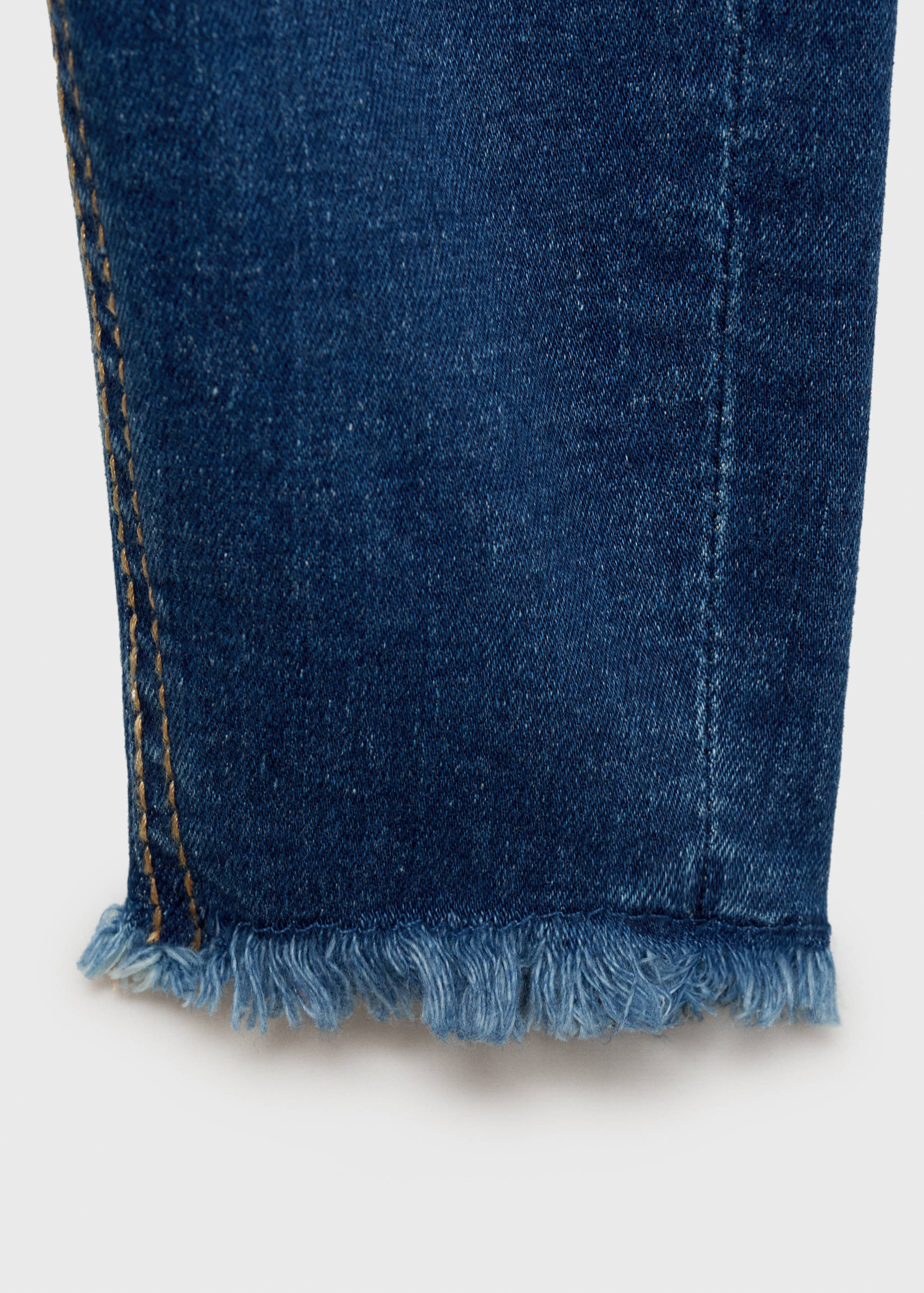 Skinny jeans with frayed hem - Details of the article 0
