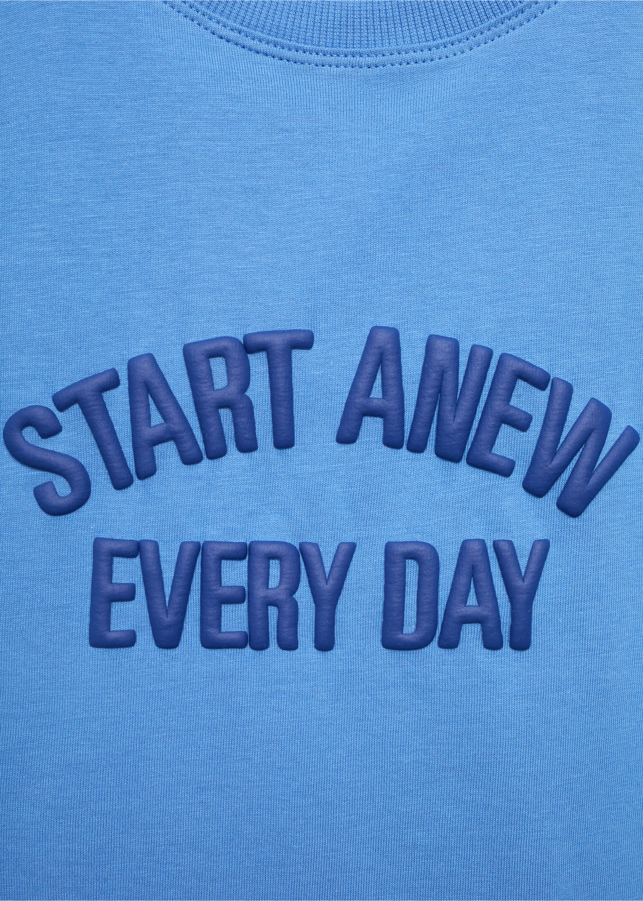 Embossed design T-shirt - Details of the article 8, Vibrant blue. Ref: 17022544-00.