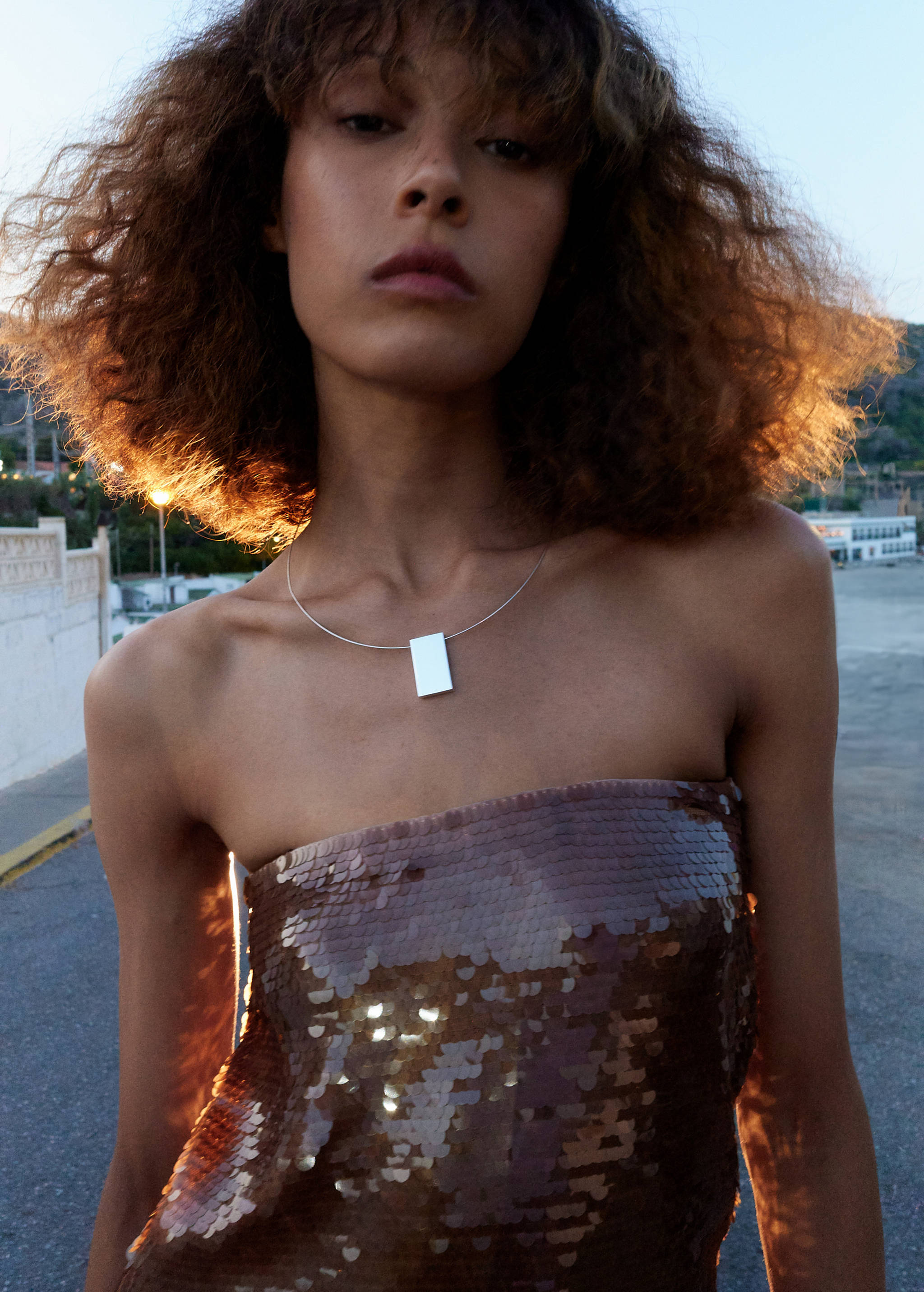 Rigid rectangular-bead necklace - General plane