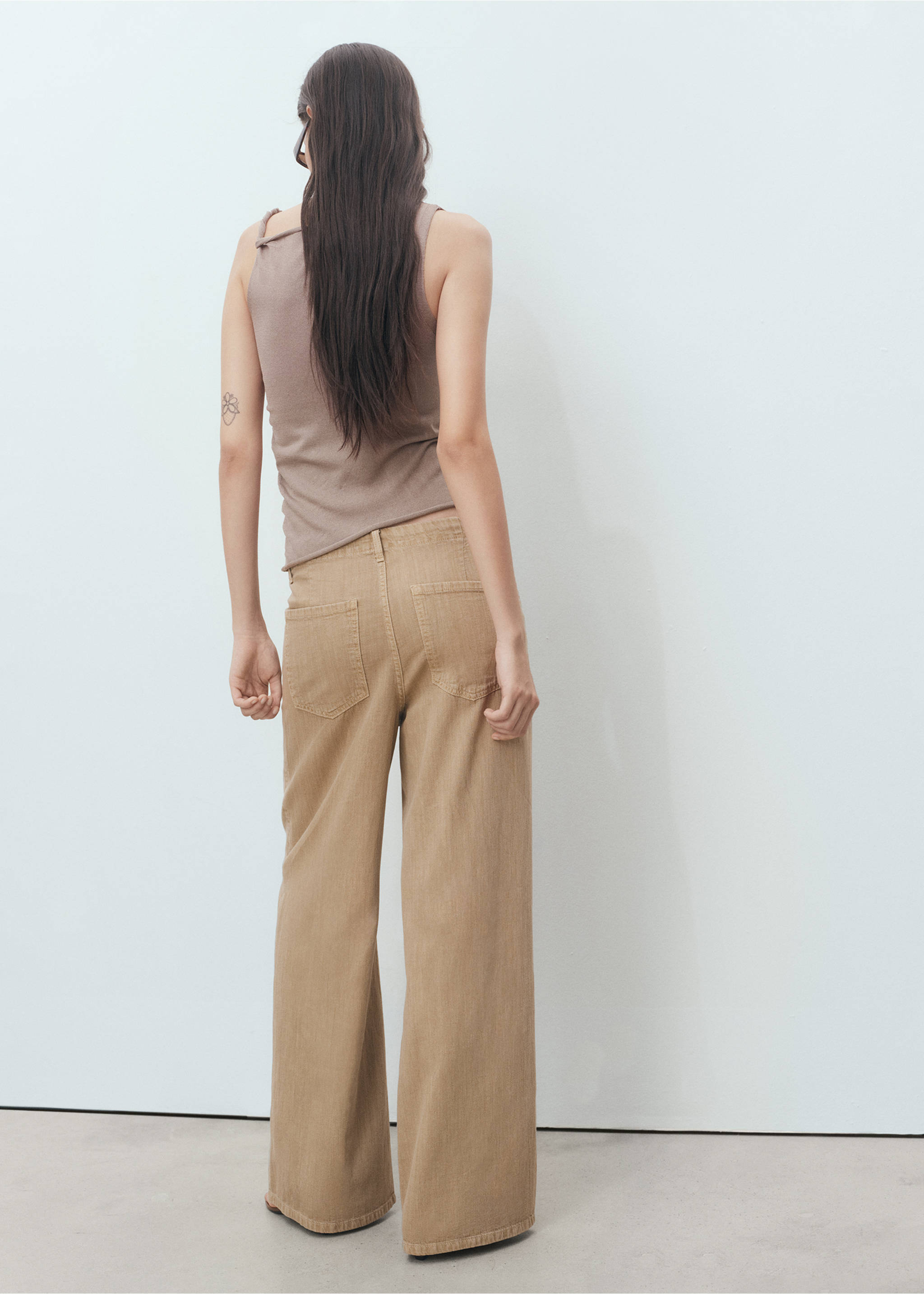 Wide leg denim trousers with belt - Reverse of the article, Sand. Ref: 17022901-00.