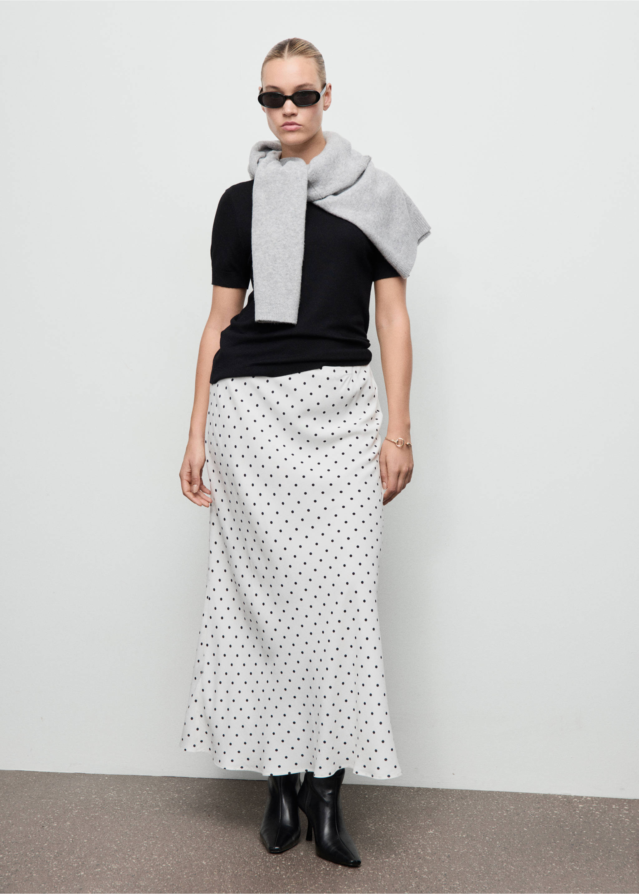 Long polka-dot skirt - Details of the article 3, Off White. Ref: 17022911-00.