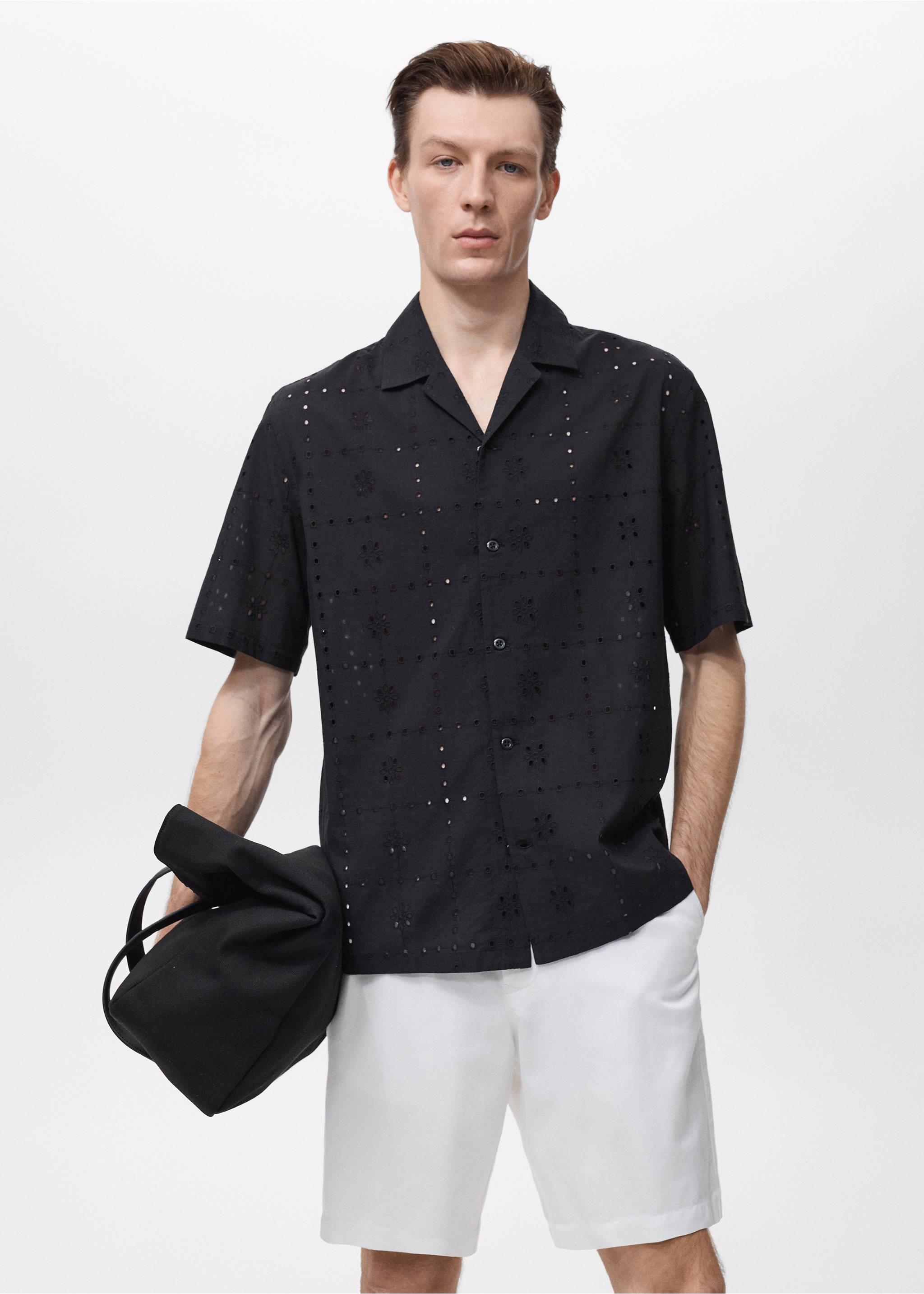 Shirt with embroidered eyelet details - Medium plane, Black. Ref: 17022916-00.