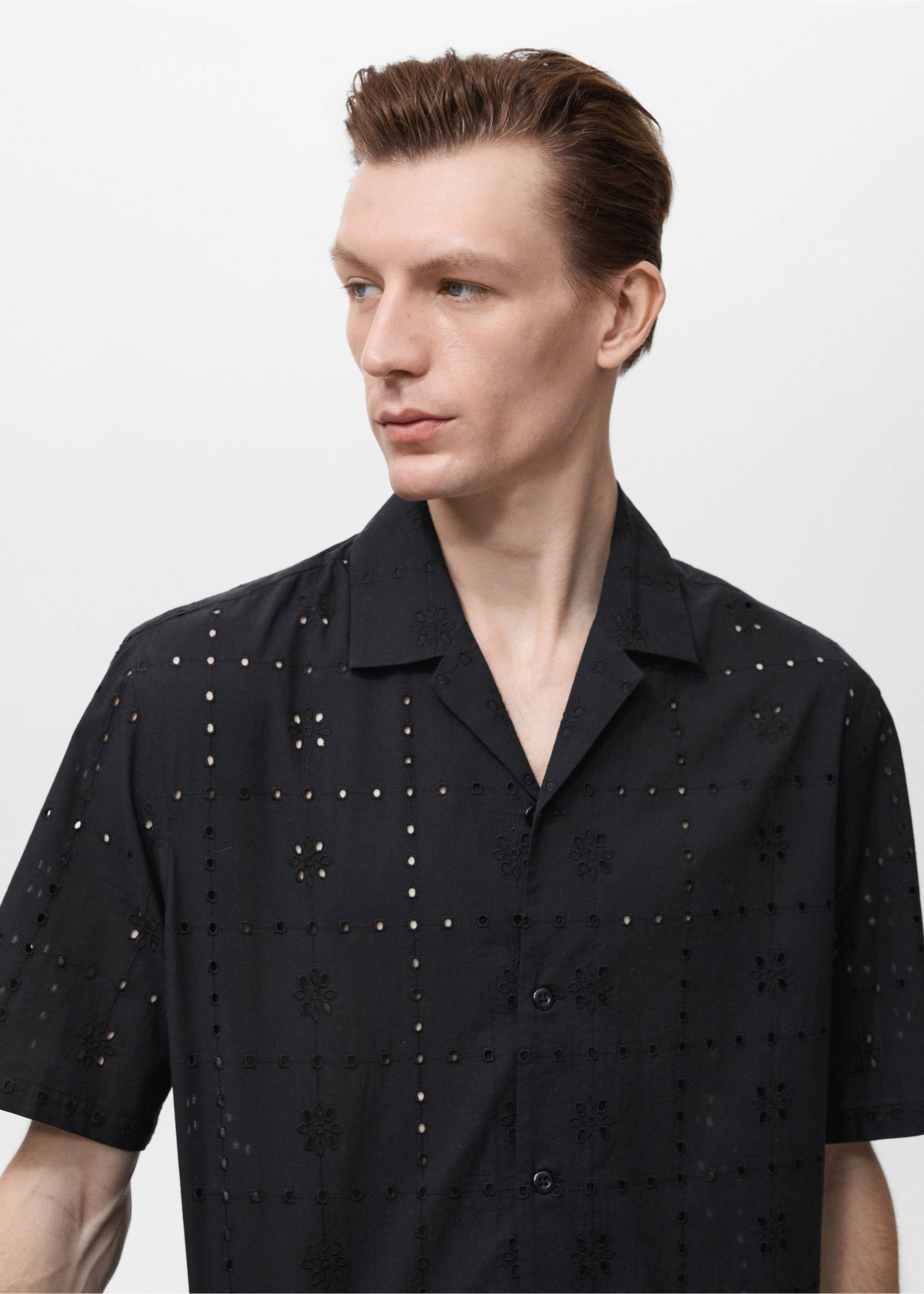 Shirt with embroidered eyelet details - Details of the article 1, Black. Ref: 17022916-00.