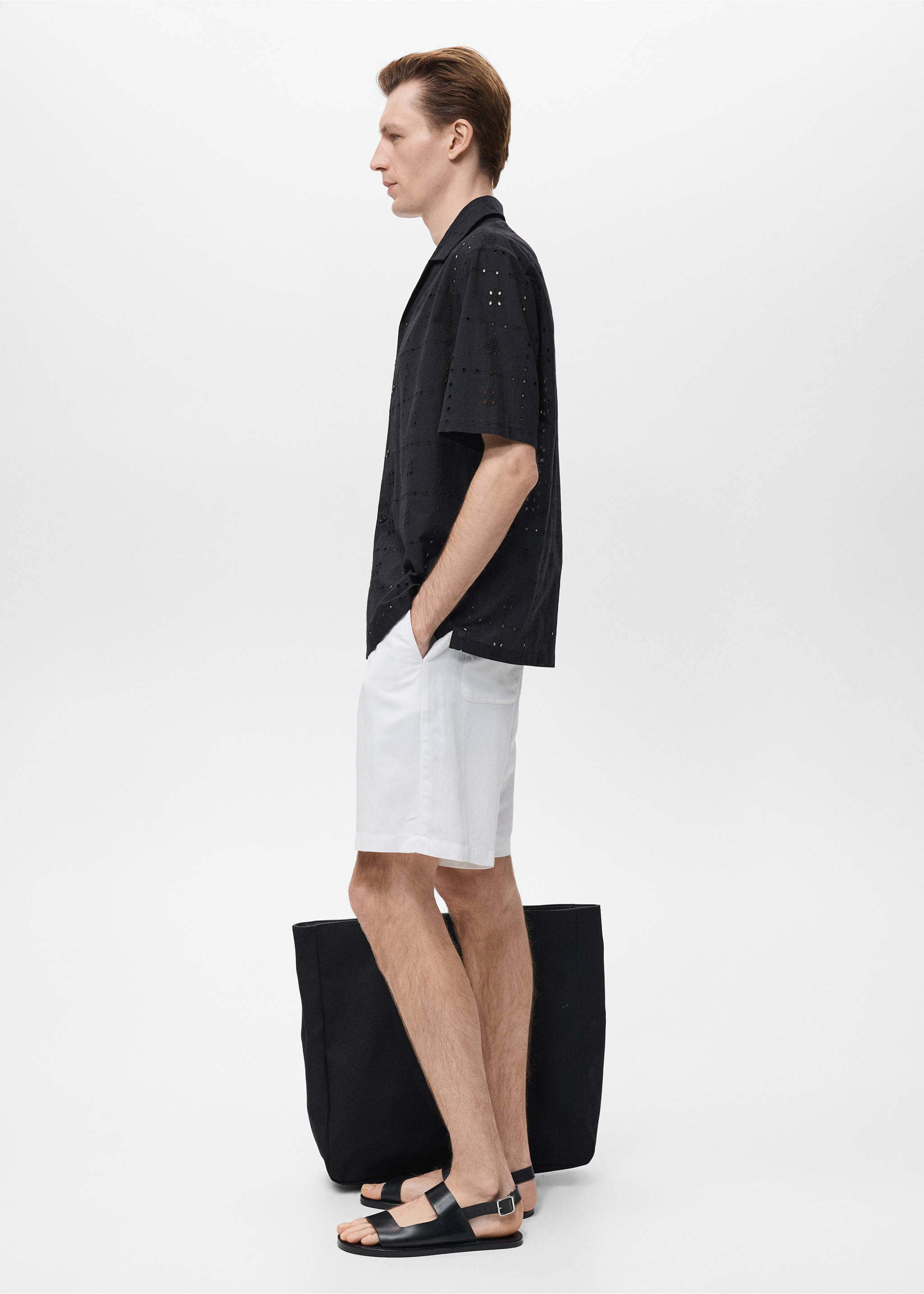 Shirt with embroidered eyelet details - Details of the article 2, Black. Ref: 17022916-00.