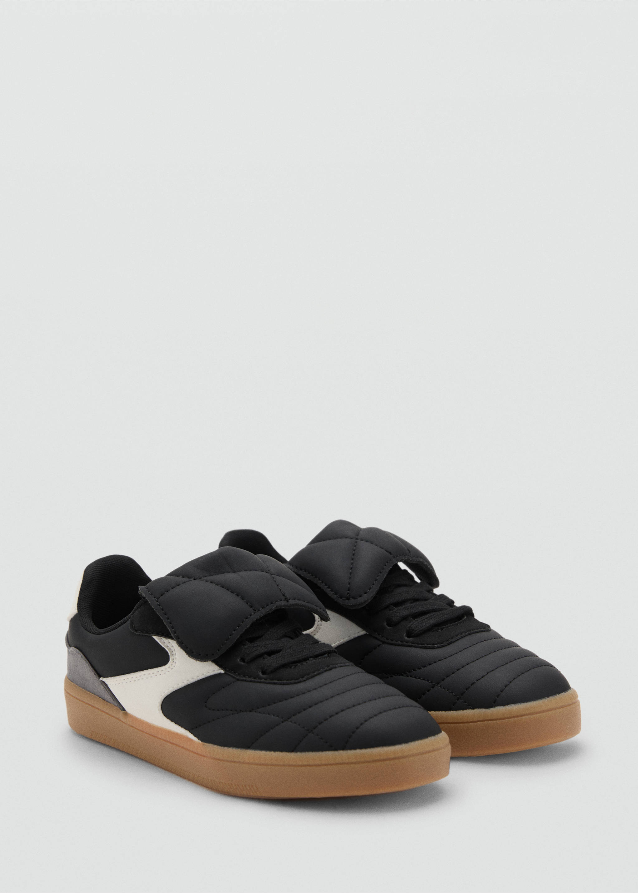 Trainers with folded tongue - Medium plane, Black. Ref: 17022918-00.