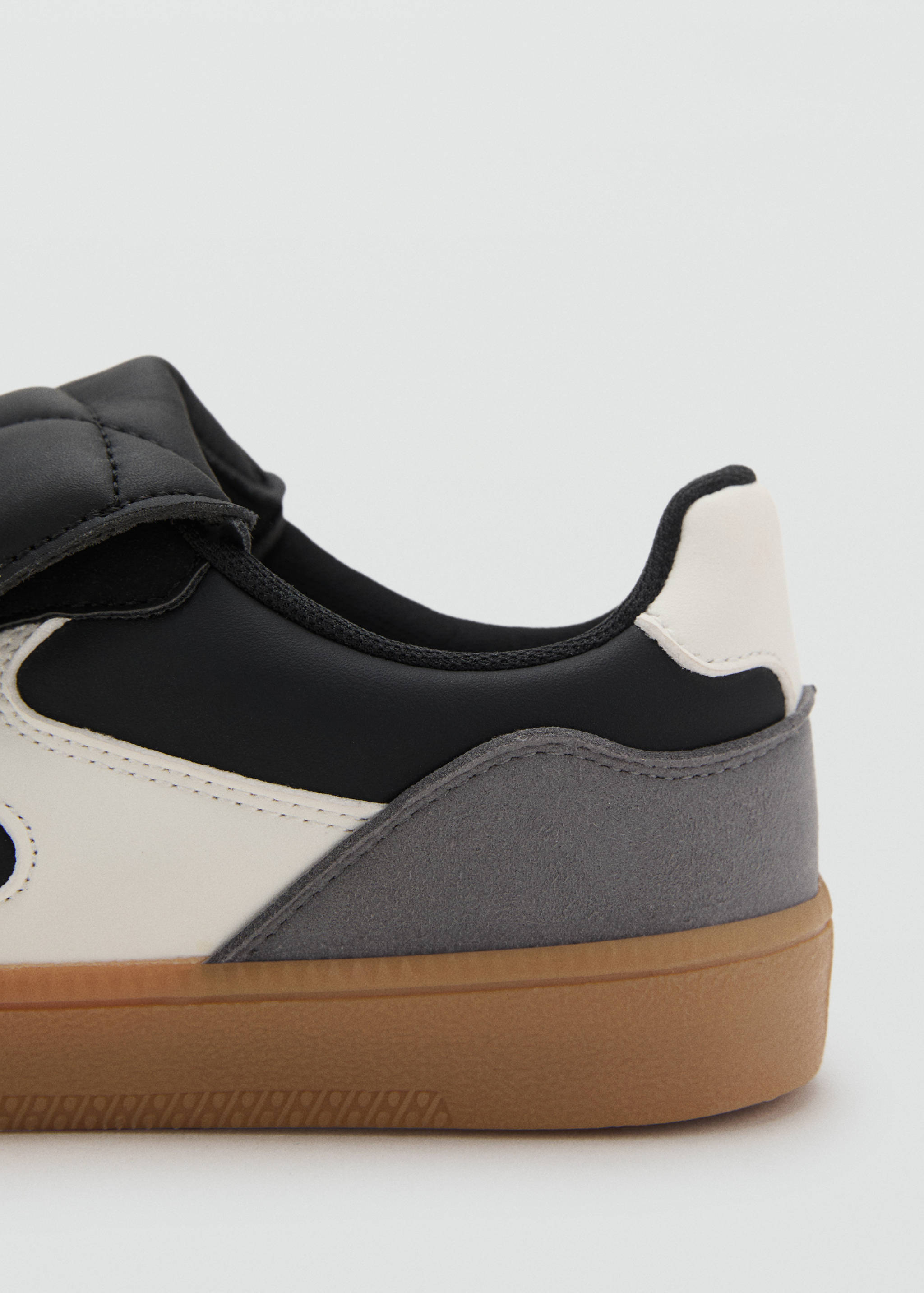 Trainers with folded tongue - Details of the article 1