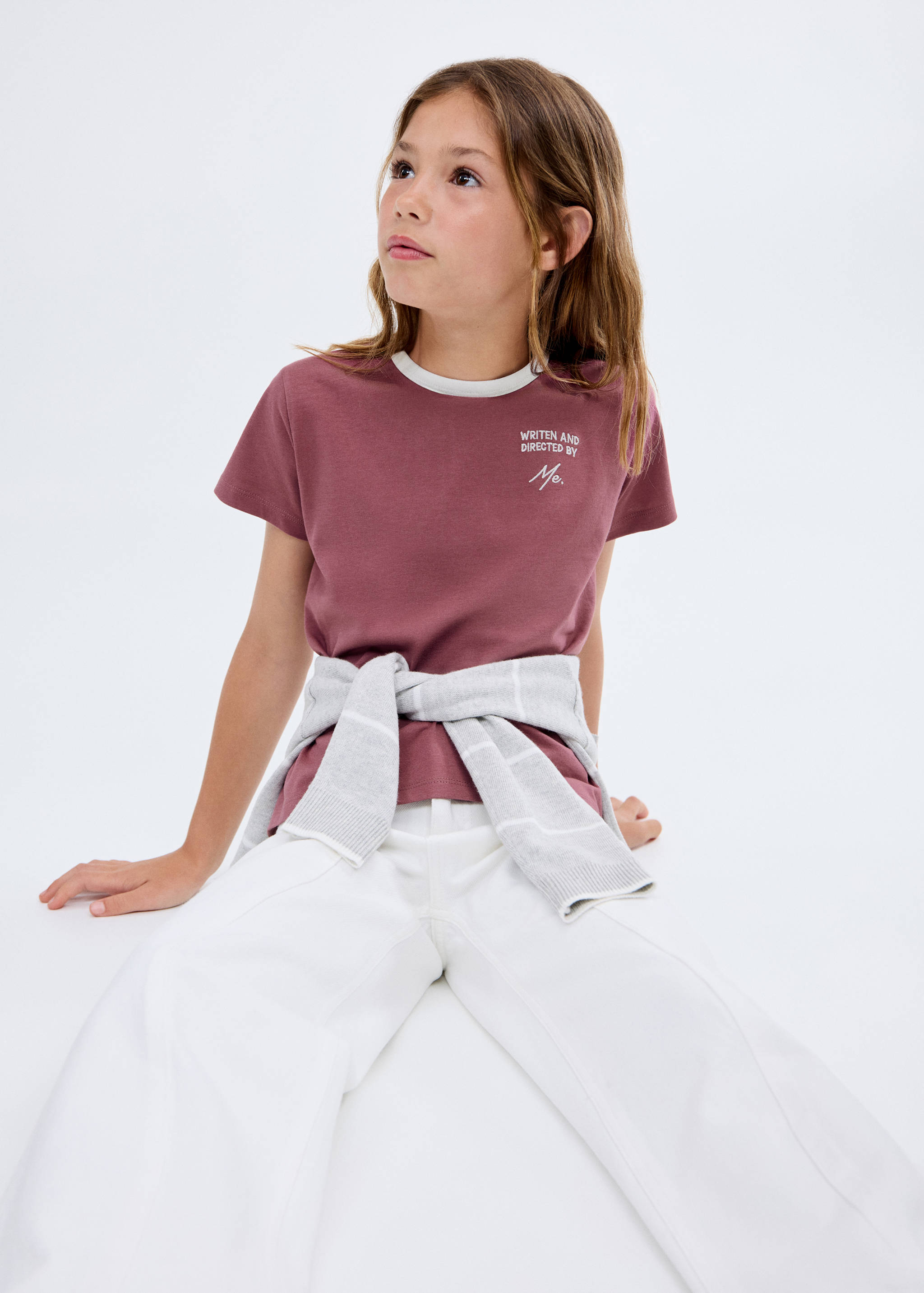 T-shirt brodé avec col contrastant - Plan moyen