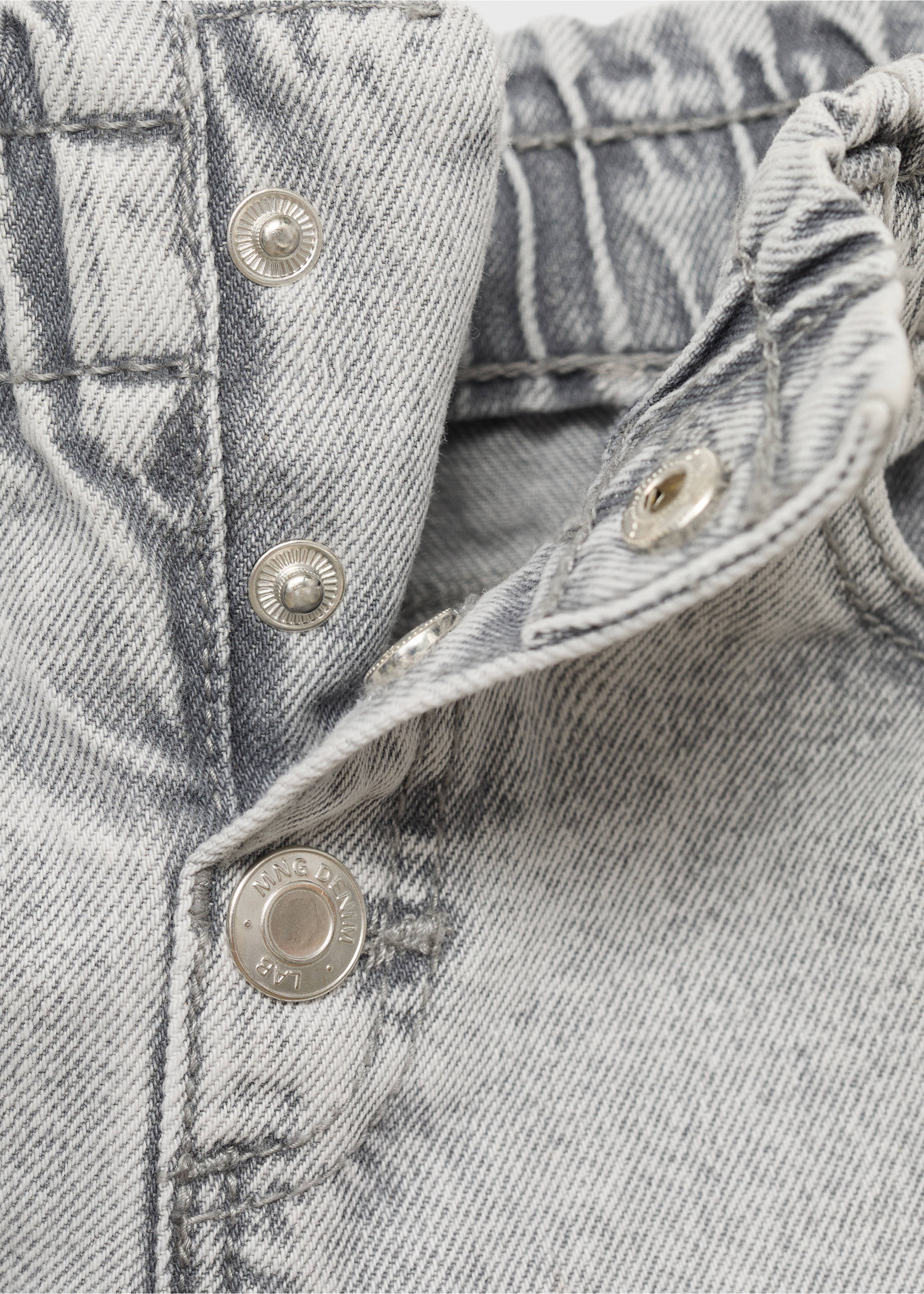 Paper bag jeans with buttons - Details of the article 8, Denim Grey. Ref: 17023285-00.