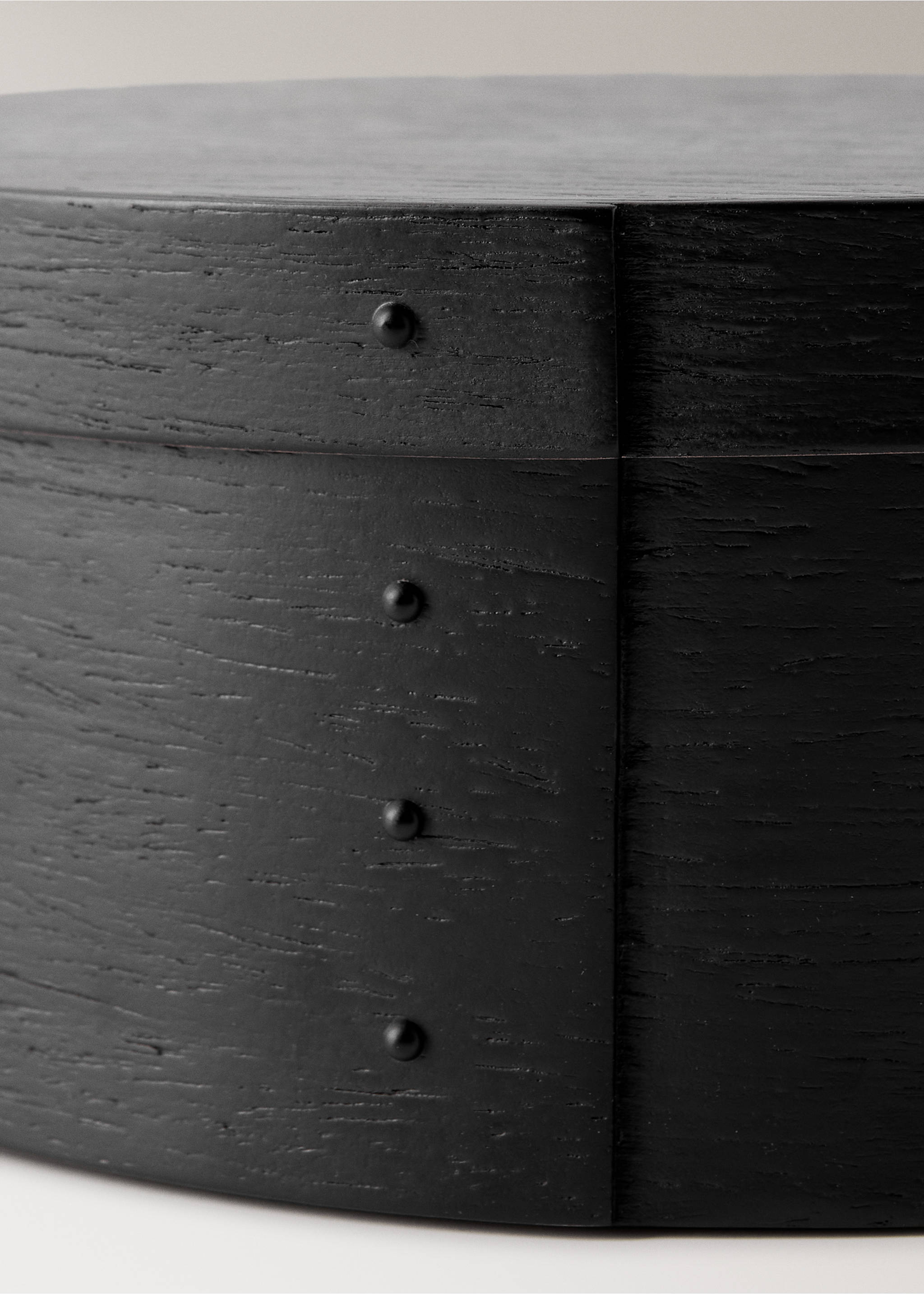 Kleine ovale Holzschachtel - Detail des Artikels 2, Schwarz. Ref: 17023315-00.