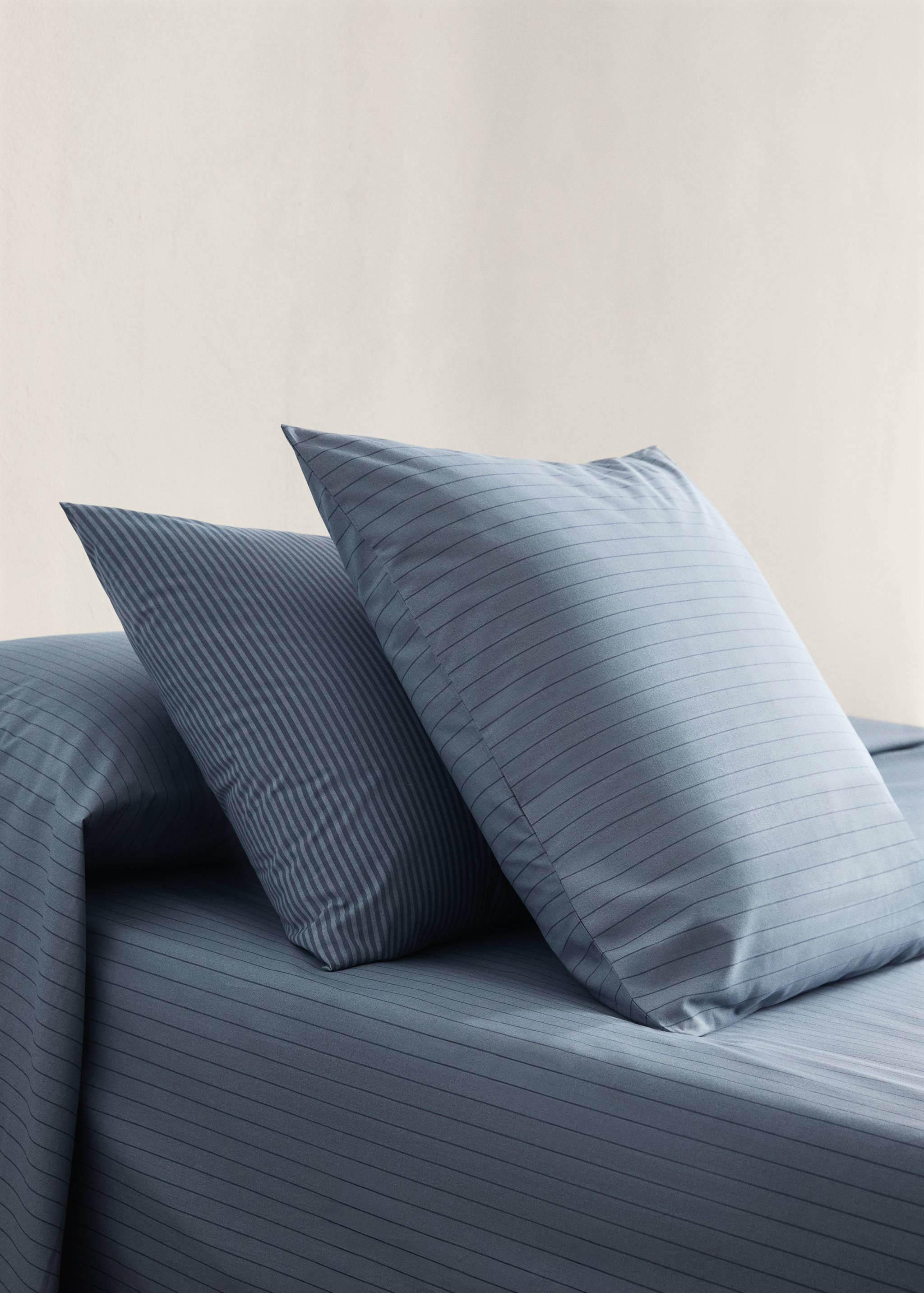 Two percale cotton striped pillowcases 60x60cm - General plane