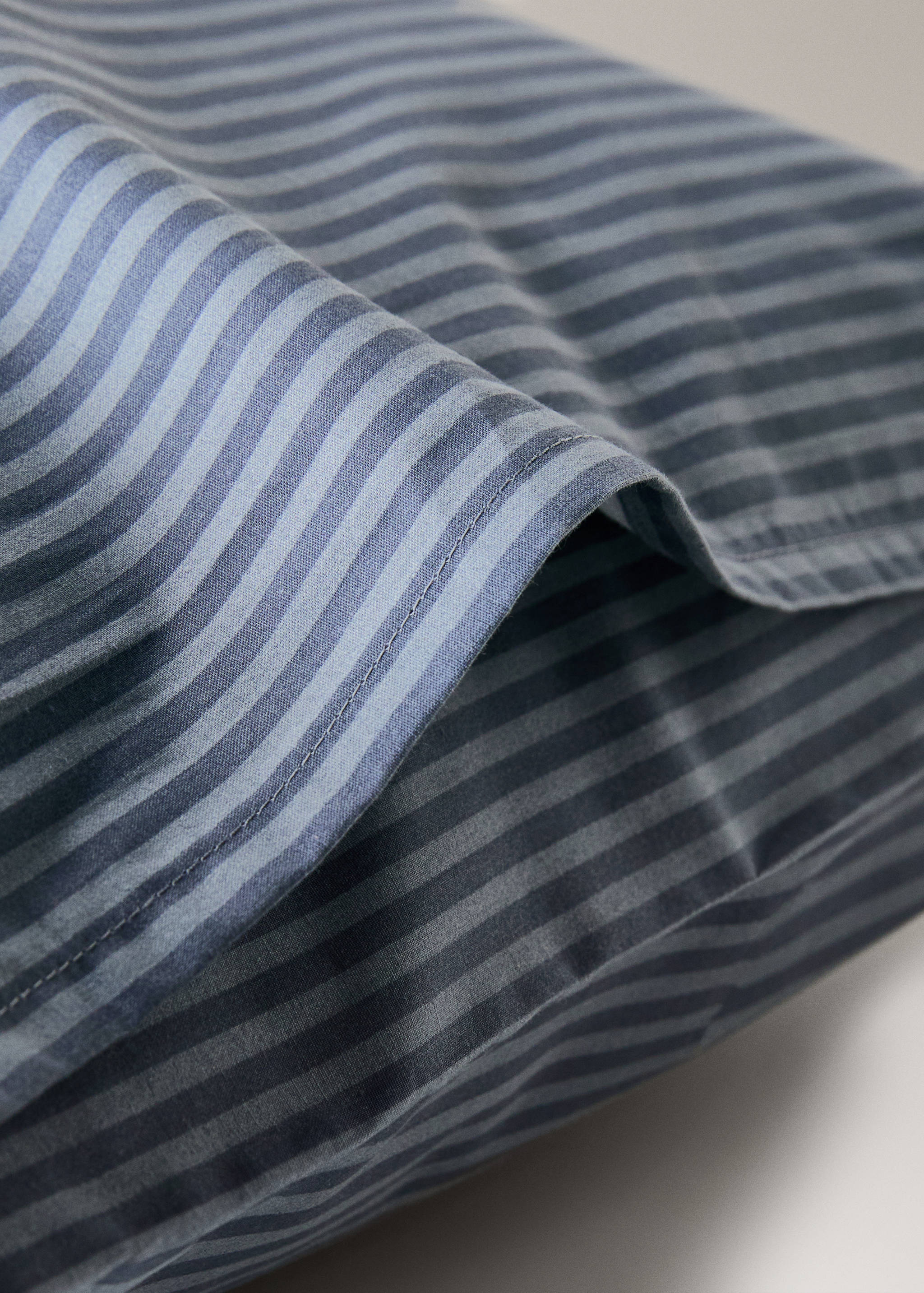 Two percale cotton striped pillowcases 60x60cm - Details of the article 2
