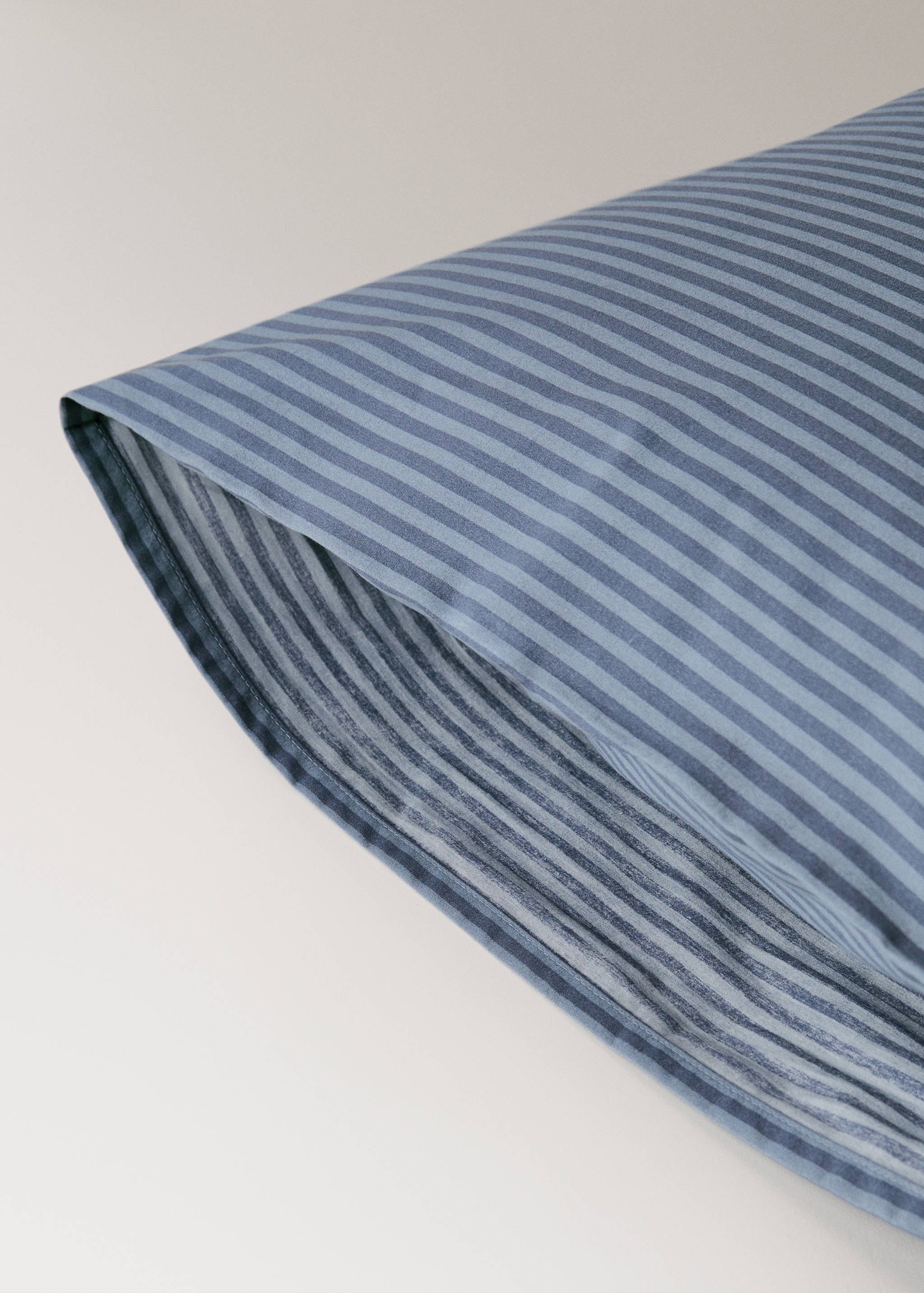 Two percale cotton striped pillowcases 60x60cm - Details of the article 3