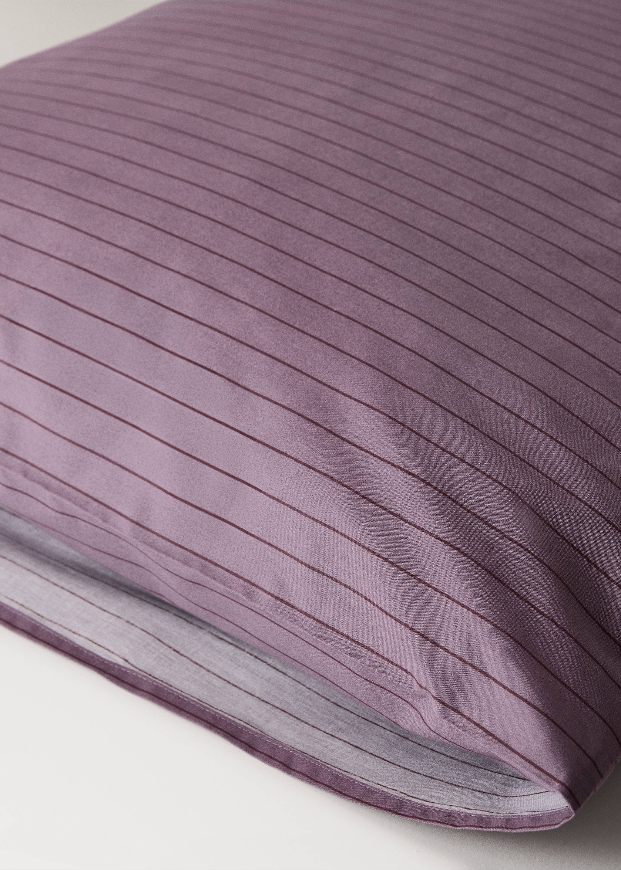 Two percale cotton striped pillowcases 60x60cm - Details of the article 2, Plum. Ref: 17023821-00.