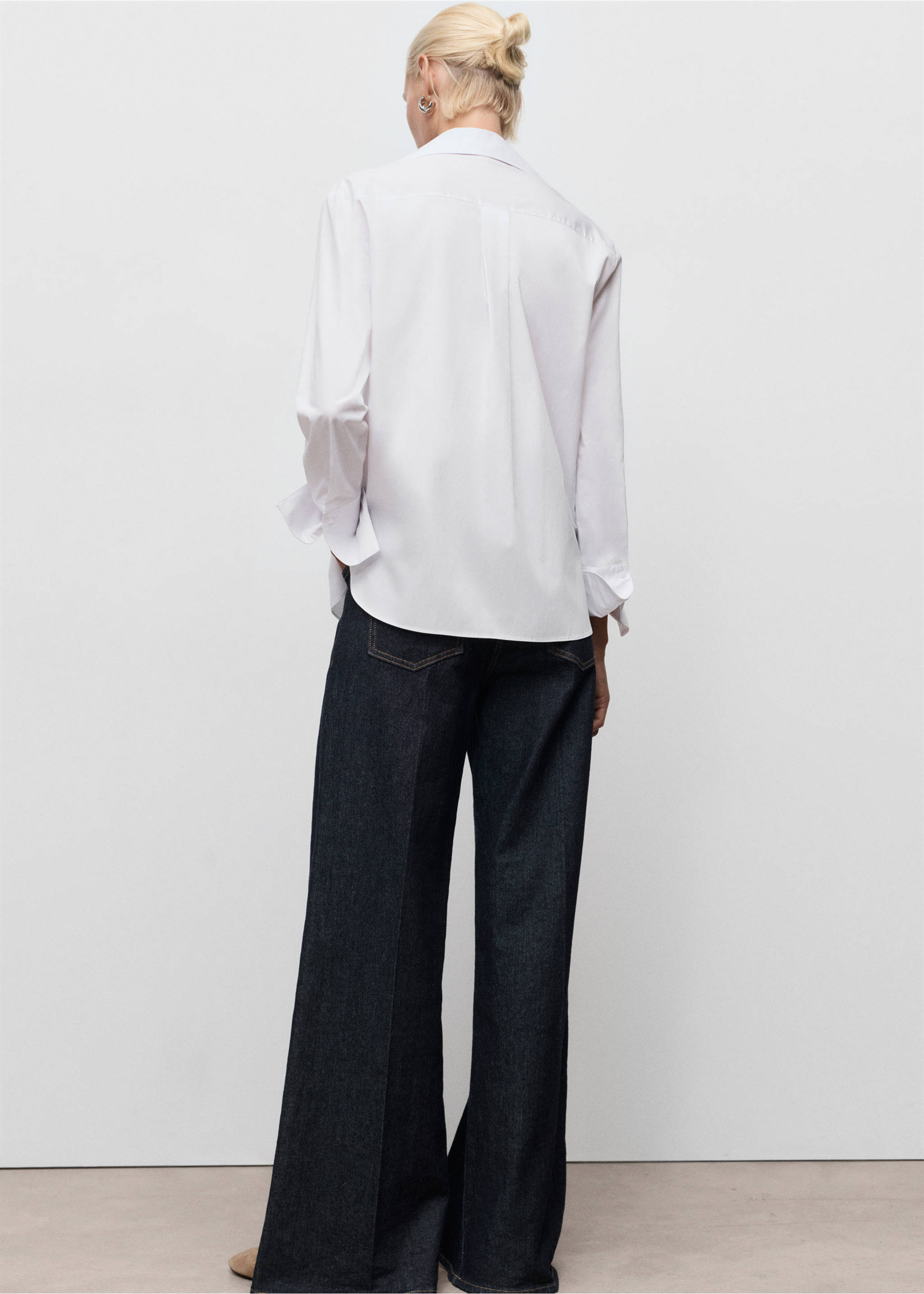 Shirt with concealed placket and collar - Reverse of the article, Off White. Ref: 17024080-00.