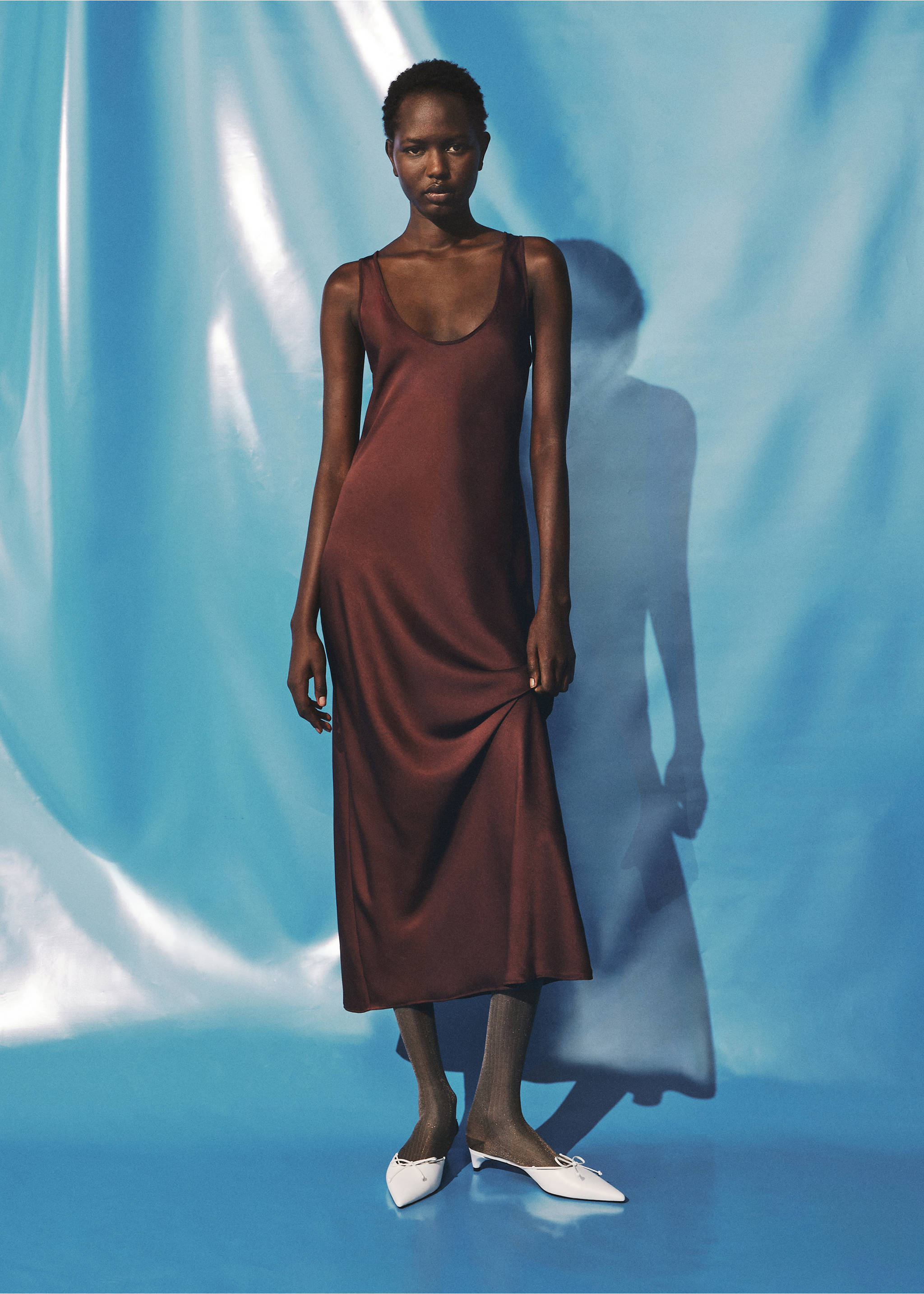 Satin dress with low-cut neckline - General plane, Brown. Ref: 17024088-00.