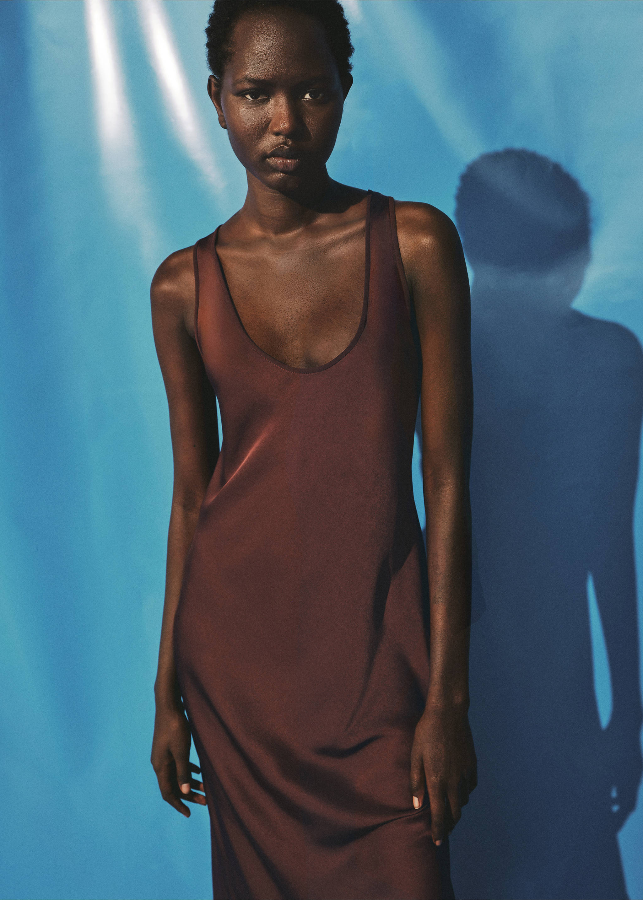 Satin dress with low-cut neckline - Medium plane, Brown. Ref: 17024088-00.